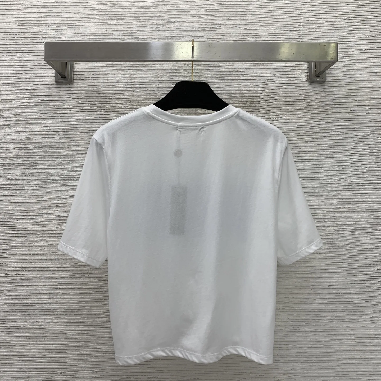 Women's summer new letter logo printed hem pin twist design with exposed belly button short T-shirt top
Women's summer new letter logo printed hem pin twist design with exposed belly button short T-shirt top