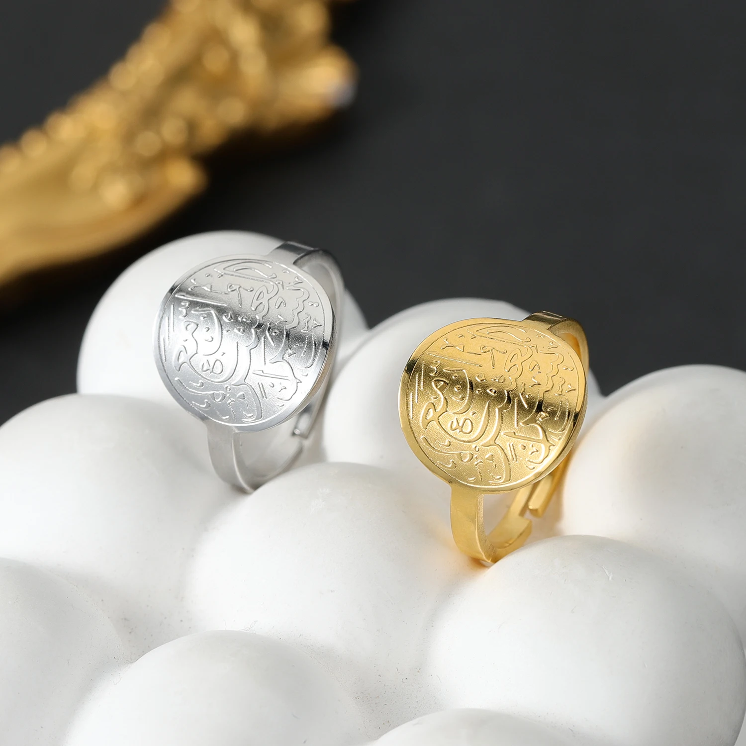Персонализированные кольца с Кораном из нержавеющей стали, мусульманская религиозная молитва, круглое исламское кольцо, кольцо-мессенджер Бог для женщин, ювелирные изделия, подарок
Персонализированные кольца с Кораном из нержавеющей стали, мусульманская религиозная молитва, круглое исламское кольцо, кольцо-мессенджер Бог для женщин, ювелирные изделия, подарок