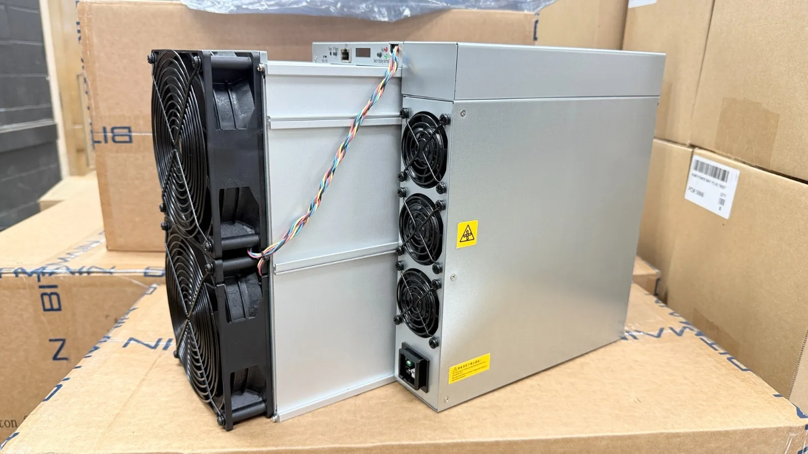 DCE Antminer S21e Hydro BTC Miner 17J/T Hydro Cooling 4896W–5644W Power Consumption
DCE Antminer S21e Hydro BTC Miner 17J/T Hydro Cooling 4896W–5644W Power Consumption