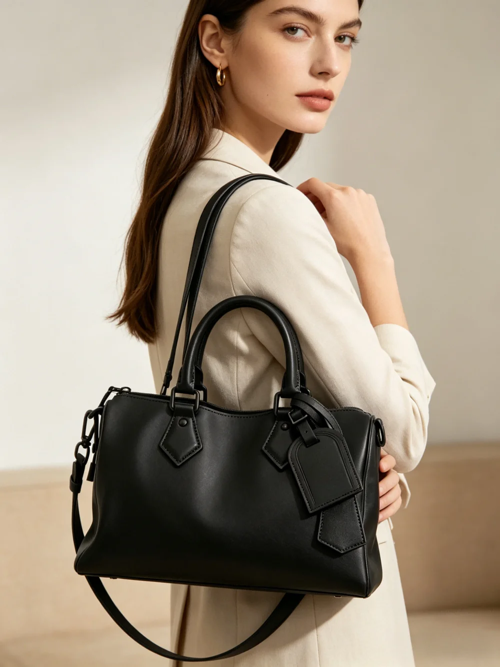 First-layer cowhide pillow bag, fashion new niche design genuine leather vintage shoulder crossbody bag commuter women's handbag
First-layer cowhide pillow bag, fashion new niche design genuine leather vintage shoulder crossbody bag commuter women's handbag