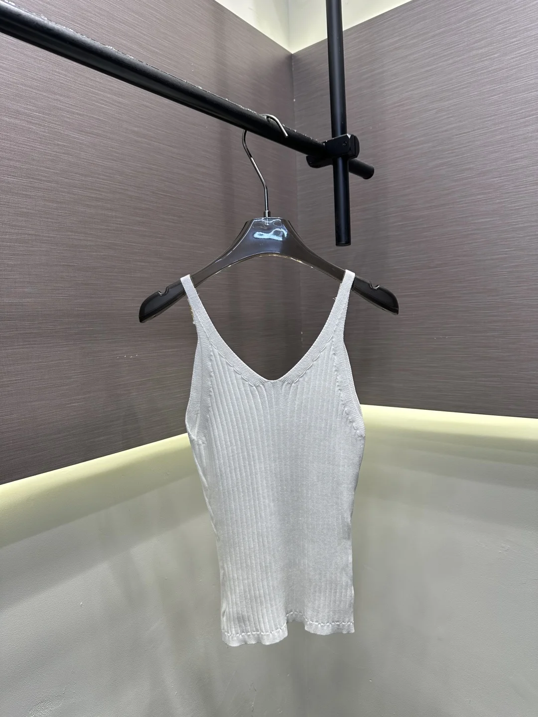 2026 Summer Women's V-Neck Ribbed Knit Camisole Slim Fit Sleeveless Base Layer Top ZX8861
2026 Summer Women's V-Neck Ribbed Knit Camisole Slim Fit Sleeveless Base Layer Top ZX8861