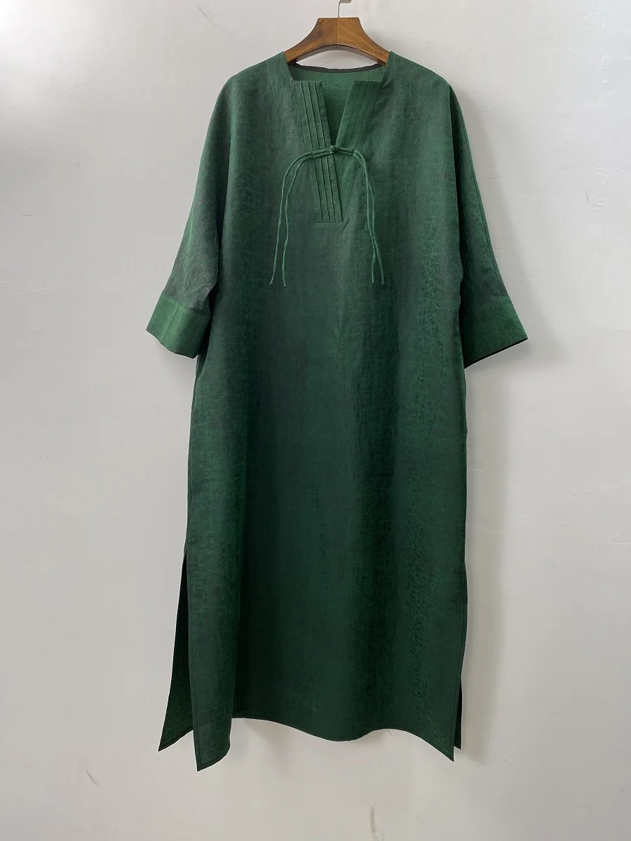 Women Gambiered Guangdong Gauze Improved Cheongsam Standing Collar Buckle Traditional Embroidery Silk Skirt
Women Gambiered Guangdong Gauze Improved Cheongsam Standing Collar Buckle Traditional Embroidery Silk Skirt