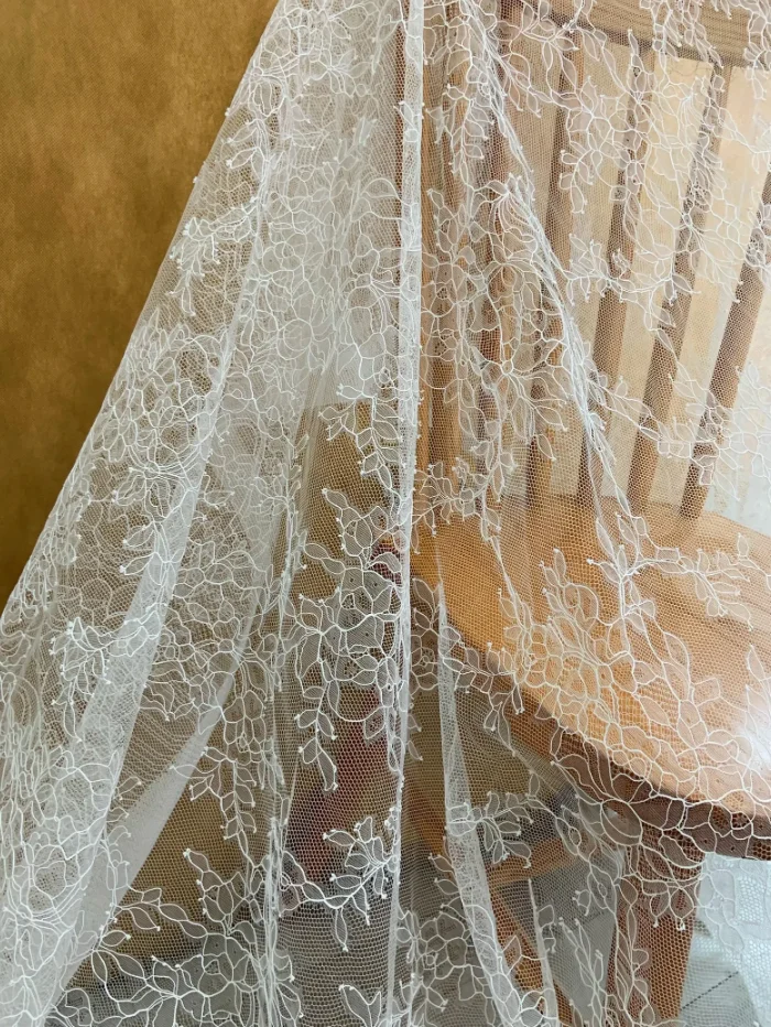 1-ярдовая белая прозрачная кружевная ткань шантильи для свадебного платья, фаты, свадебного халата
1-ярдовая белая прозрачная кружевная ткань шантильи для свадебного платья, фаты, свадебного халата