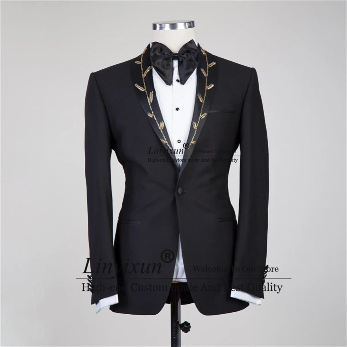 Gold Metal Embellished Men Suits 2 Pieces Sets Groom Wedding Tuxedos Luxury Beads Male Prom Blazers Slim Business Costume Homme
Gold Metal Embellished Men Suits 2 Pieces Sets Groom Wedding Tuxedos Luxury Beads Male Prom Blazers Slim Business Costume Homme