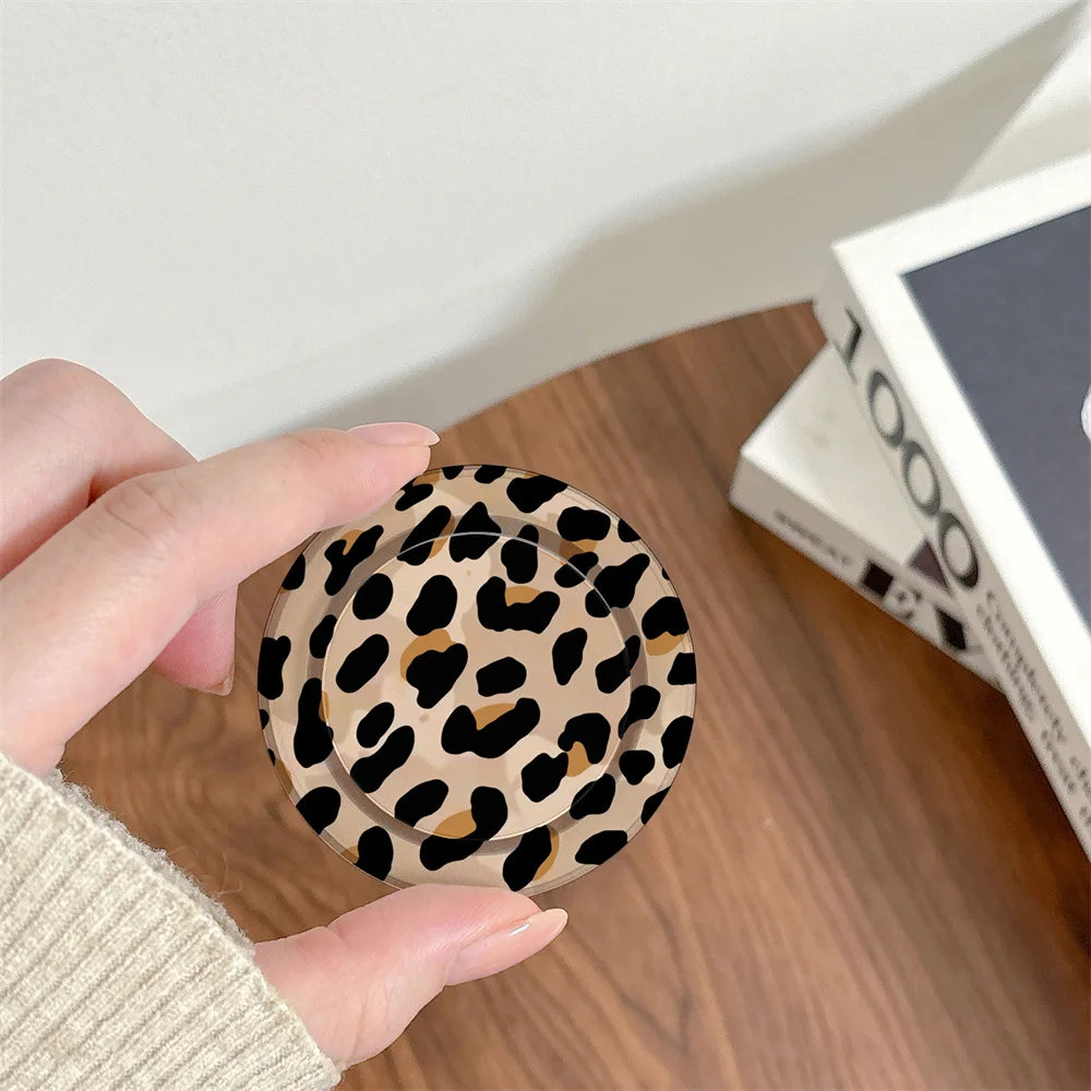 New luxury and fashionable brown leopard print magnetic suction bag telescopic phone holder MagSafe portable magnetic suction ho
New luxury and fashionable brown leopard print magnetic suction bag telescopic phone holder MagSafe portable magnetic suction ho