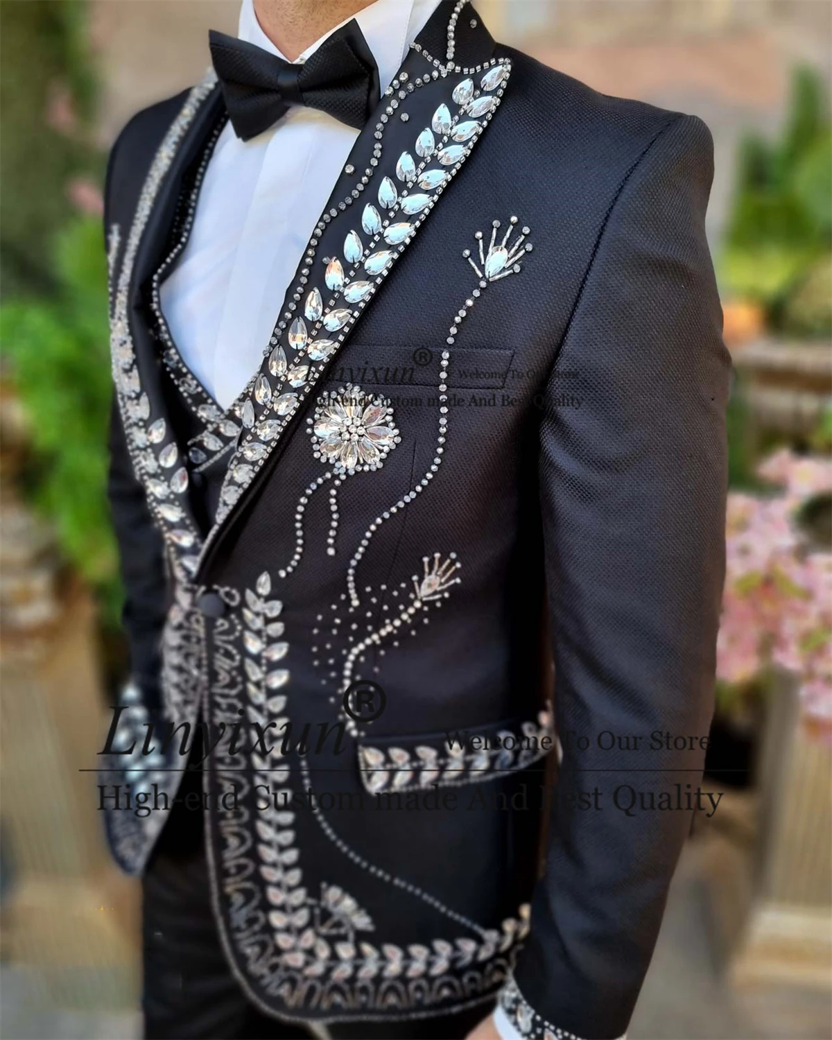 Luxury Beaded Crystals Men Suits Shawl Lapel Groom Tuxedos 3 Piece Dinner Prom Blazer Vest Pants Outfit Customized Costume Homme
Luxury Beaded Crystals Men Suits Shawl Lapel Groom Tuxedos 3 Piece Dinner Prom Blazer Vest Pants Outfit Customized Costume Homme