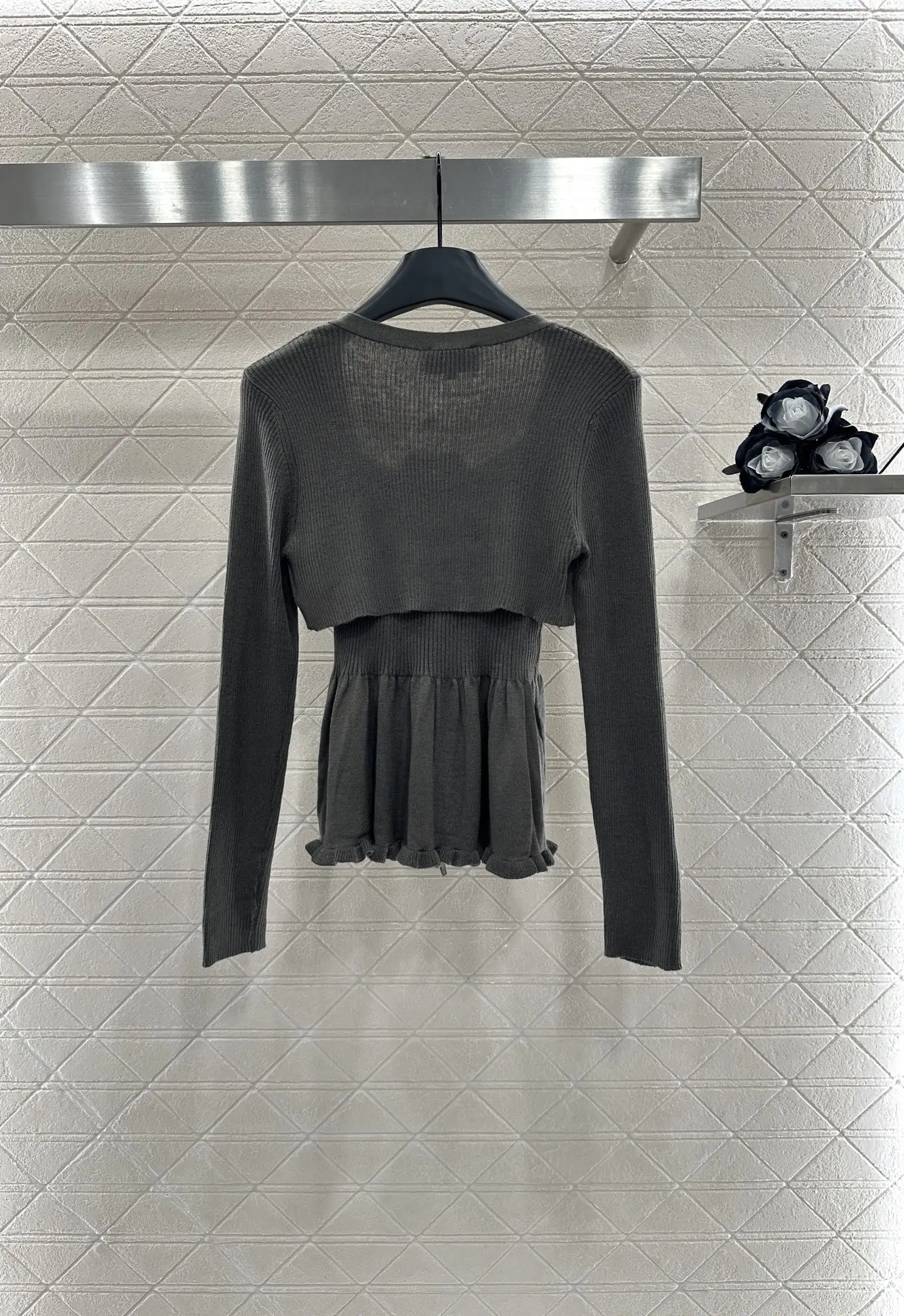 2025 New Women's Clothing Slim Fit Wool Yarn Knitted Suspender Knitted Cardigan Two-piece Long Sleeve Short Vest
2025 New Women's Clothing Slim Fit Wool Yarn Knitted Suspender Knitted Cardigan Two-piece Long Sleeve Short Vest