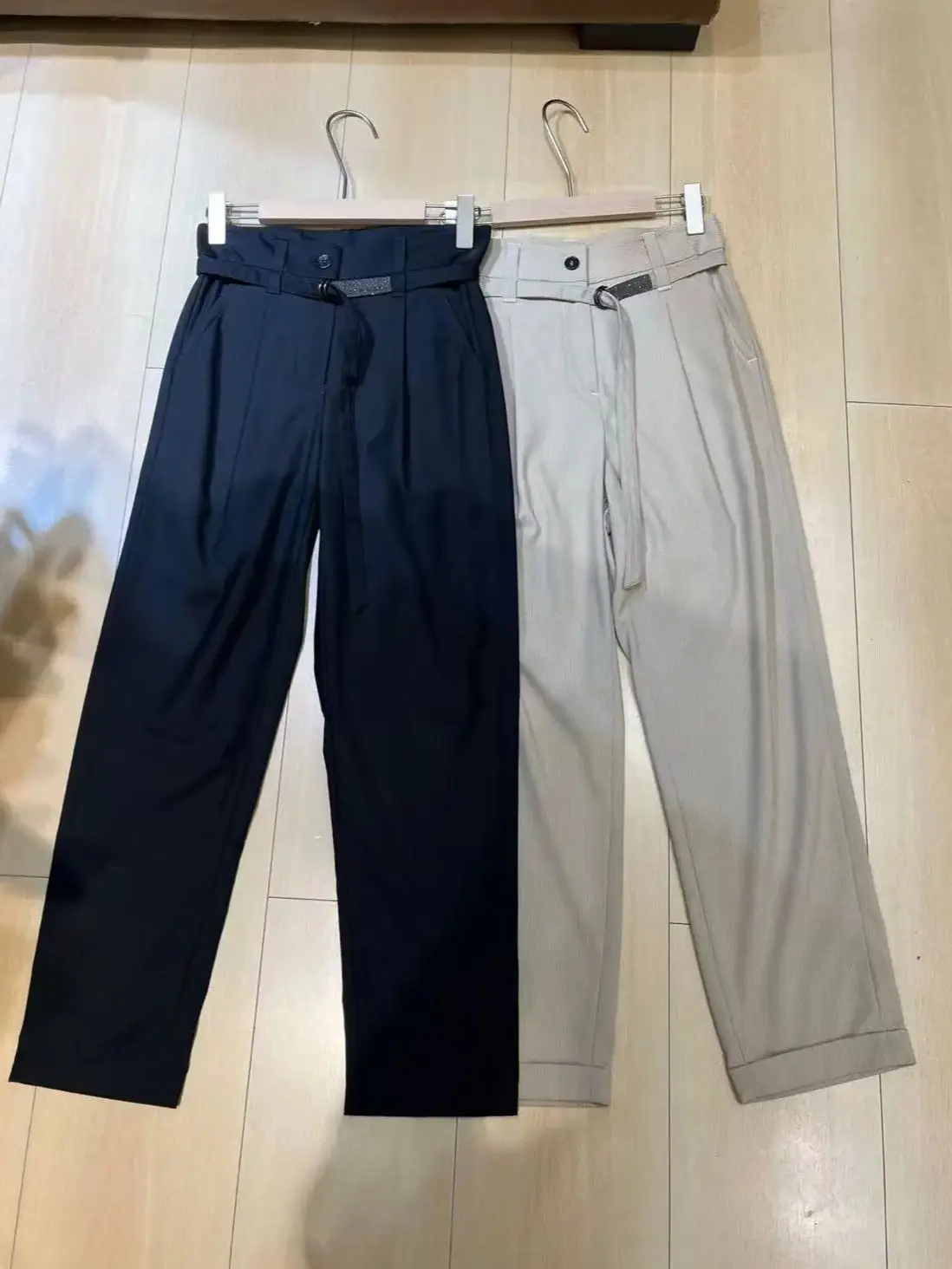 Женские повседневные брюки с поясом ранней весны
Женские повседневные брюки с поясом ранней весны