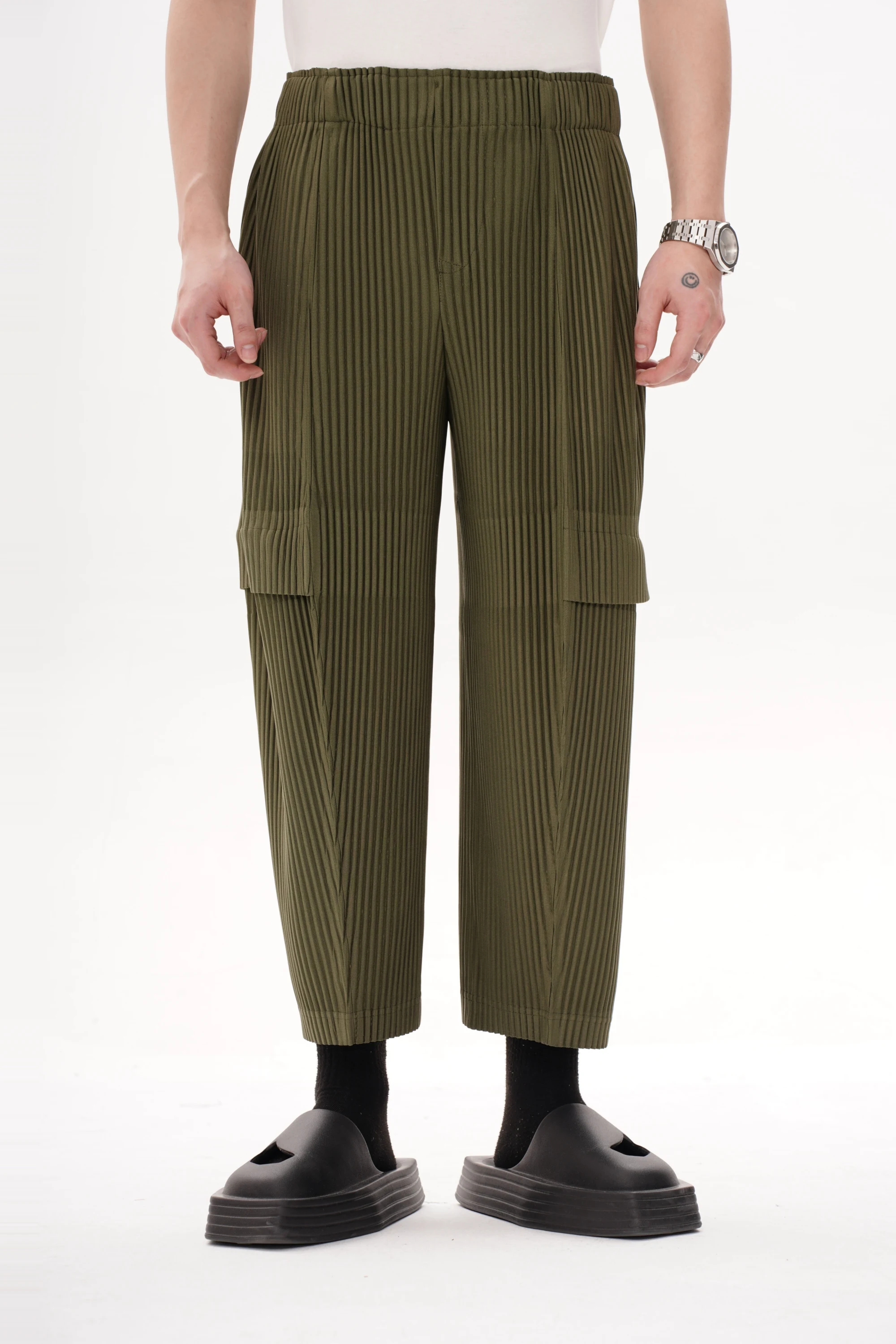 Miyake Pleated Cargo Pants Men Loose Fit Nine-Point Trousers Fashion Casual Streetwear Hip Hop Pants
Miyake Pleated Cargo Pants Men Loose Fit Nine-Point Trousers Fashion Casual Streetwear Hip Hop Pants