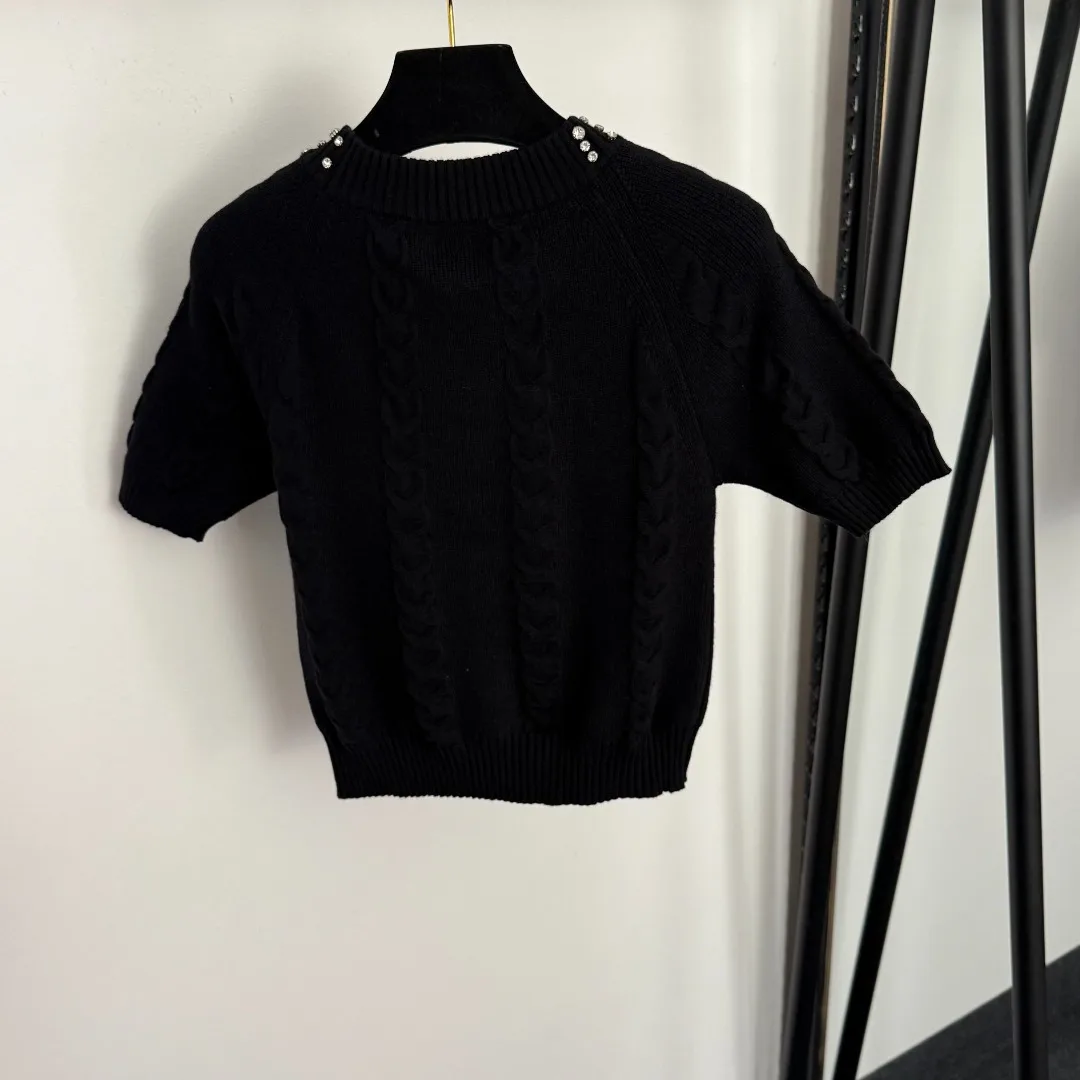 Women's new spring and autumn style fashion minimalist diamond studded rivet studded round neck short sleeved sweater top
Women's new spring and autumn style fashion minimalist diamond studded rivet studded round neck short sleeved sweater top