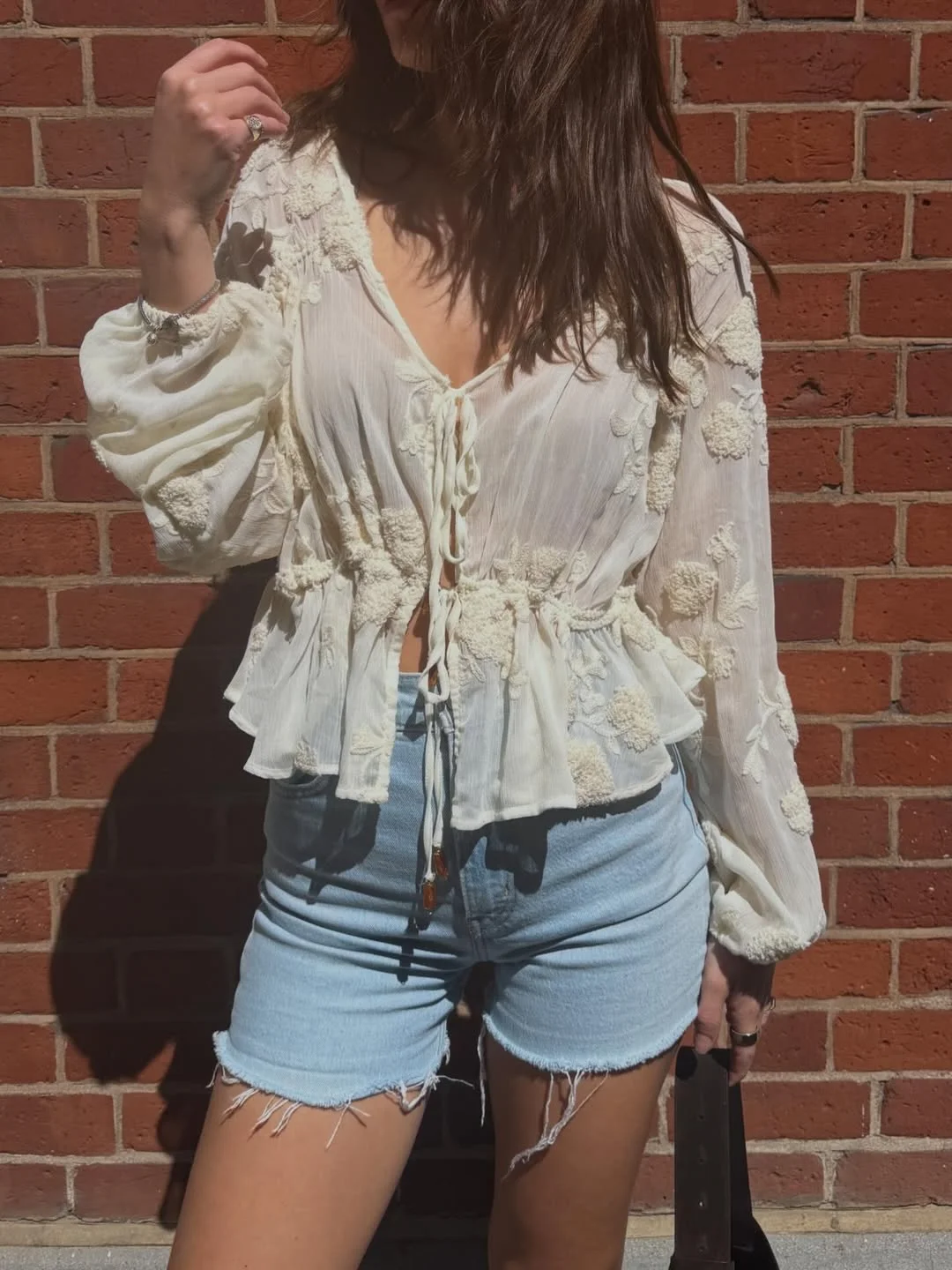 Sweet Floral Jacquard V Neck Women Blouses Ruffle Trim Tie Up Crop Tops Long Sleeve Chiffon Shirts Vintage Casual Clothes
Sweet Floral Jacquard V Neck Women Blouses Ruffle Trim Tie Up Crop Tops Long Sleeve Chiffon Shirts Vintage Casual Clothes