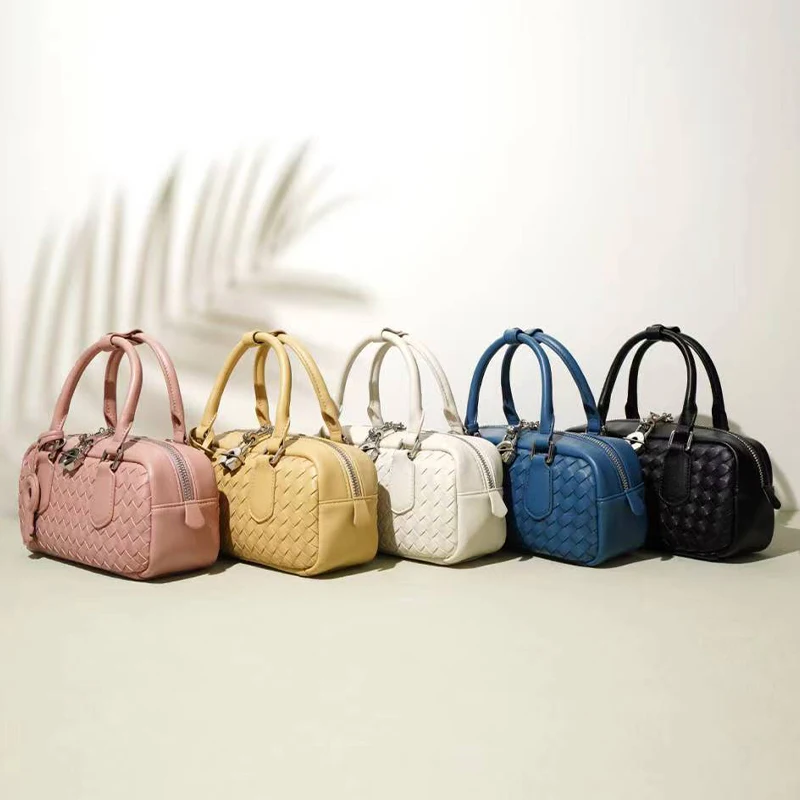 Chic convertible tote/crossbody bag, genuine leather multi-pocket wallet with gold hardware, elegant casual/party accessory
Chic convertible tote/crossbody bag, genuine leather multi-pocket wallet with gold hardware, elegant casual/party accessory