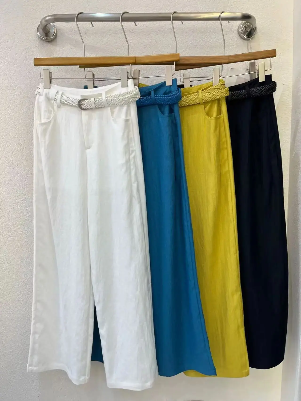 Breathable and skin-friendly loose and draping fit wide-leg pants with woven waistband
Breathable and skin-friendly loose and draping fit wide-leg pants with woven waistband