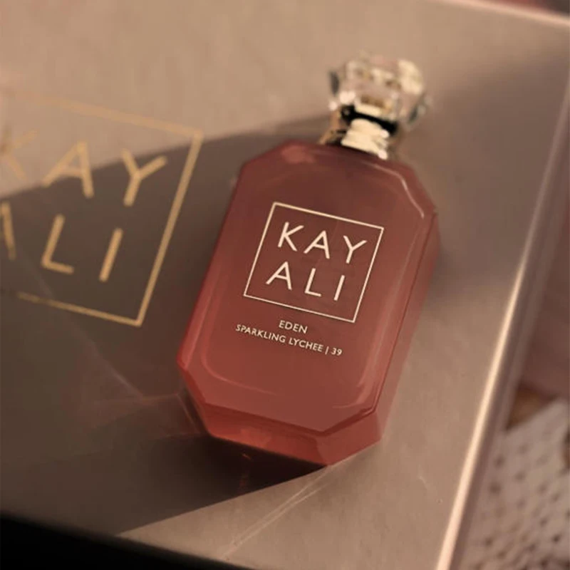 KAYALI Eden Sparkling Lychee | 39 EDP 100 мл Женские духи - Аромат с нотами сока личи, черной смородины, цветов и фруктов
KAYALI Eden Sparkling Lychee | 39 EDP 100 мл Женские духи - Аромат с нотами сока личи, черной смородины, цветов и фруктов