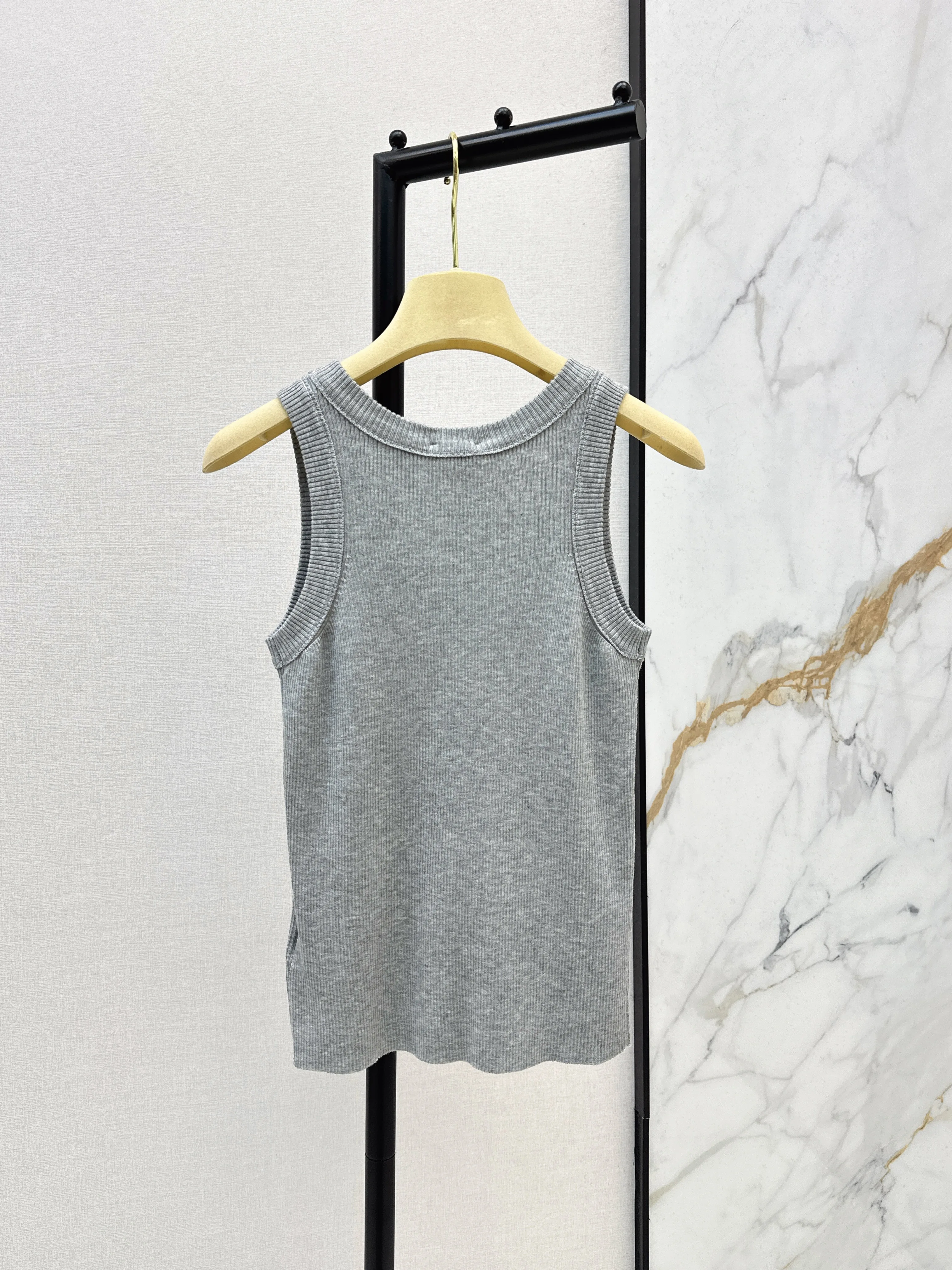 2026 Summer Women's Ribbed Knit Tank Top Crew Neck Slim Fit Sleeveless Top ZX8838
2026 Summer Women's Ribbed Knit Tank Top Crew Neck Slim Fit Sleeveless Top ZX8838