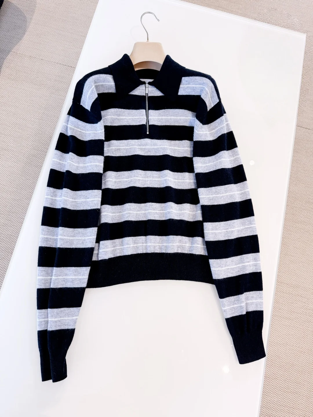 Short style cable knit logo hooded zip-up cashmere blend women's blue striped colorblock casual office wear 2025new
Short style cable knit logo hooded zip-up cashmere blend women's blue striped colorblock casual office wear 2025new