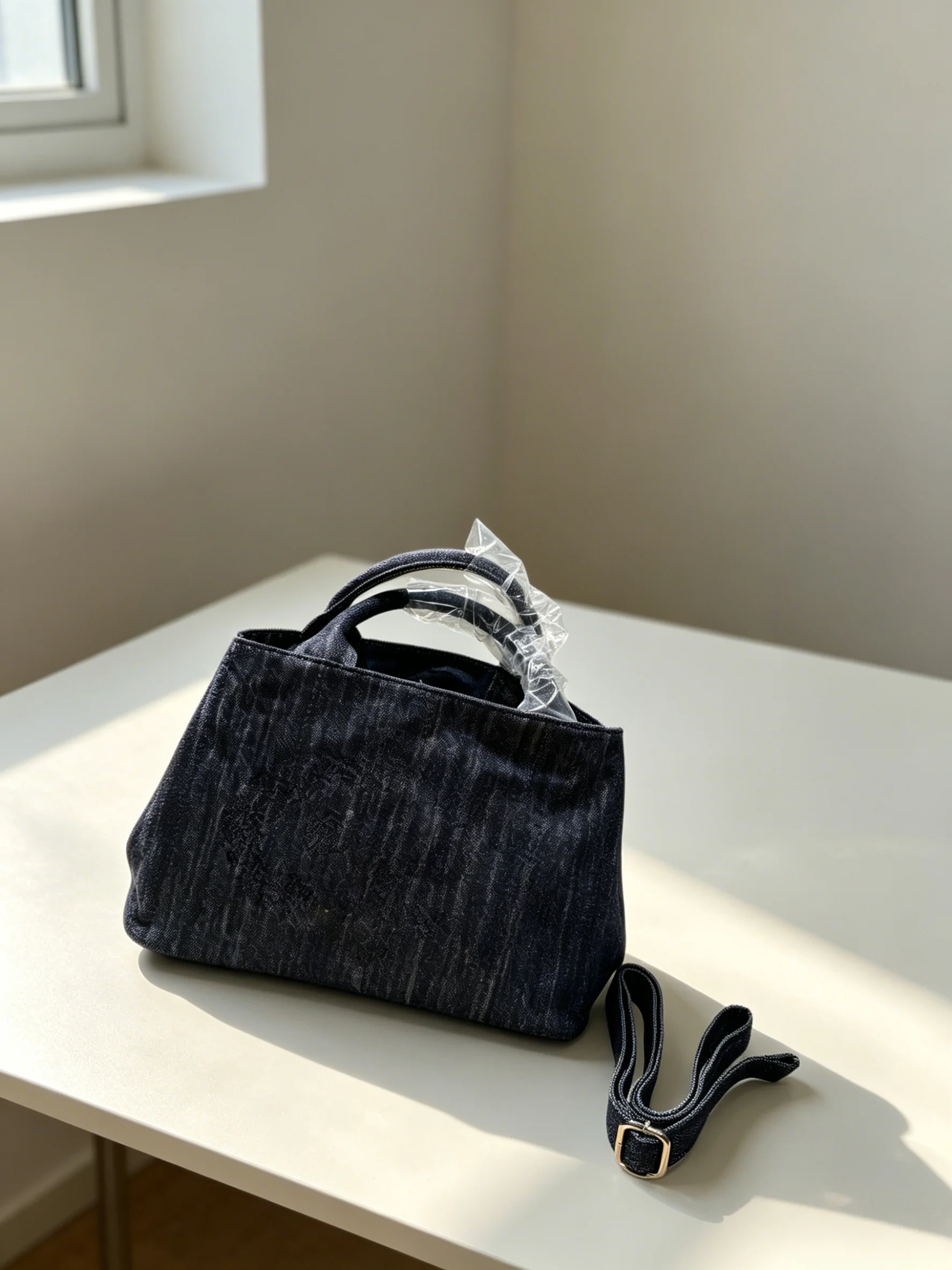 Women's Vintage Denim Tote Bag, Multi-purpose Versatile Handbag with Removable Strap Size:29*19cm
Women's Vintage Denim Tote Bag, Multi-purpose Versatile Handbag with Removable Strap Size:29*19cm