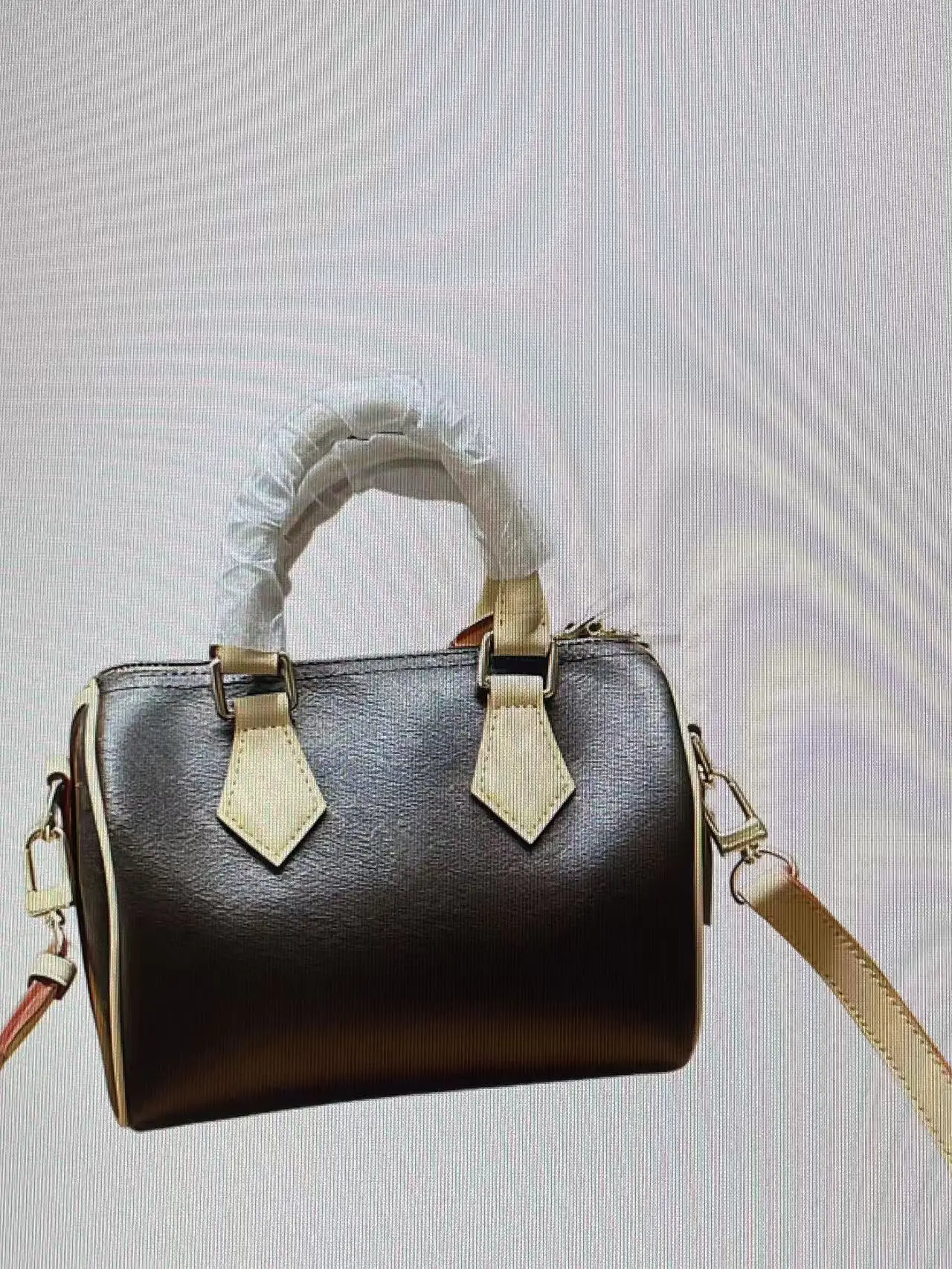 2025 Новый дизайн, женская модная сумка-подушка 20*16 см
2025 Новый дизайн, женская модная сумка-подушка 20*16 см