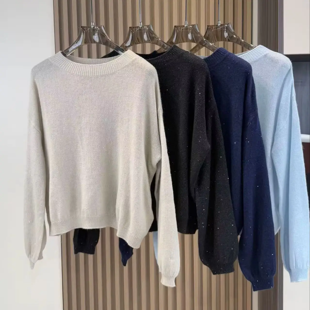 High-quality wool drop shoulder sweater
High-quality wool drop shoulder sweater