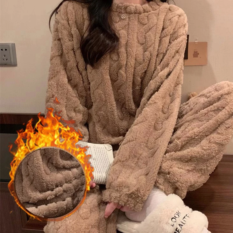 Женский минималистичный теплый пижамный комплект из мягкого кораллового бархата и жаккарда, уютная одежда для дома, верхняя одежда на зиму, Рождество, подарок в школу
Женский минималистичный теплый пижамный комплект из мягкого кораллового бархата и жаккарда, уютная одежда для дома, верхняя одежда на зиму, Рождество, подарок в школу