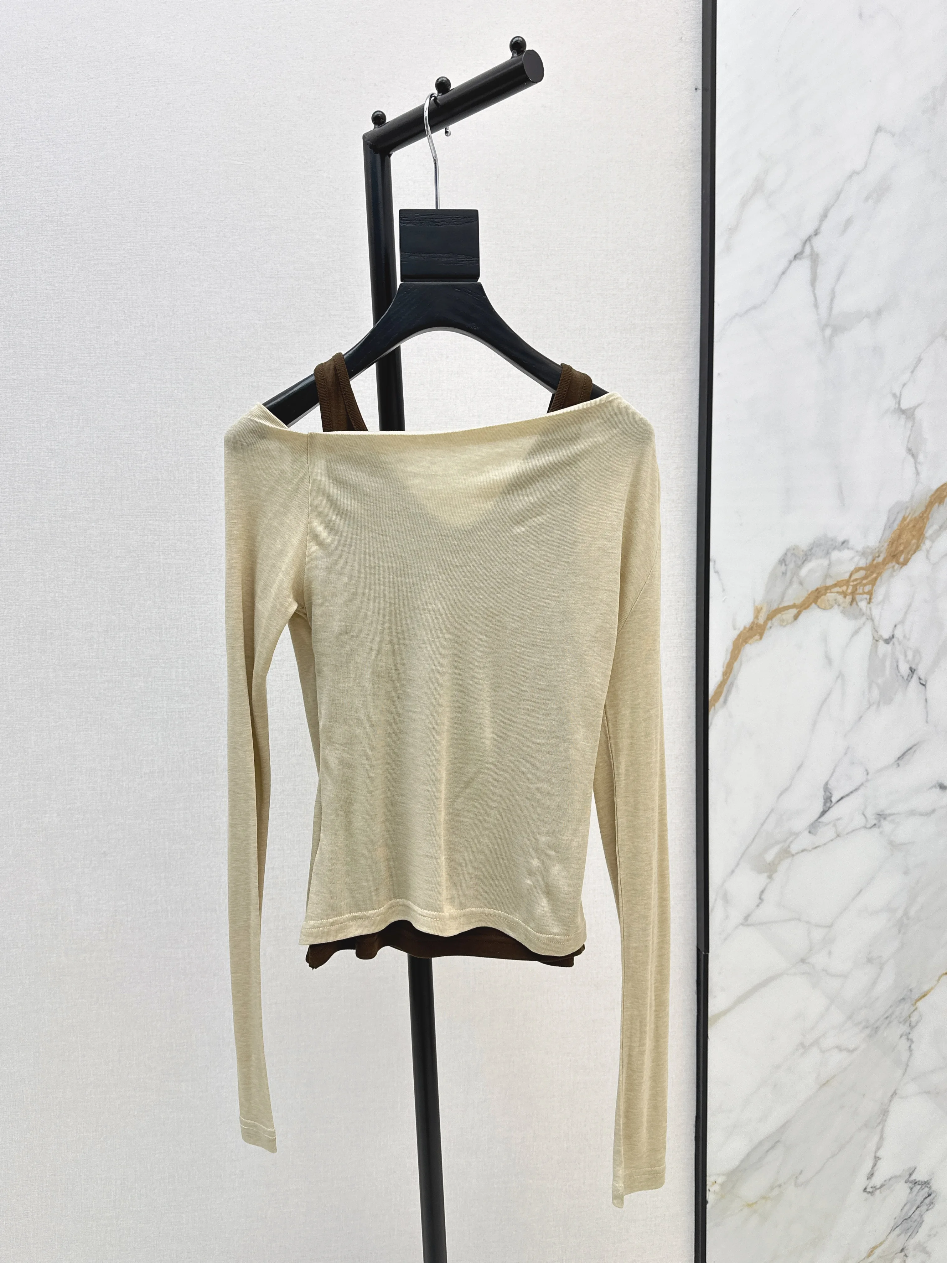2025 Summer Sexy Kpop Women's T-shirts Tops One-shoulder Fake Two-piece Design Skin-friendly Knitted Bottoming Shirts & Blouses
2025 Summer Sexy Kpop Women's T-shirts Tops One-shoulder Fake Two-piece Design Skin-friendly Knitted Bottoming Shirts & Blouses