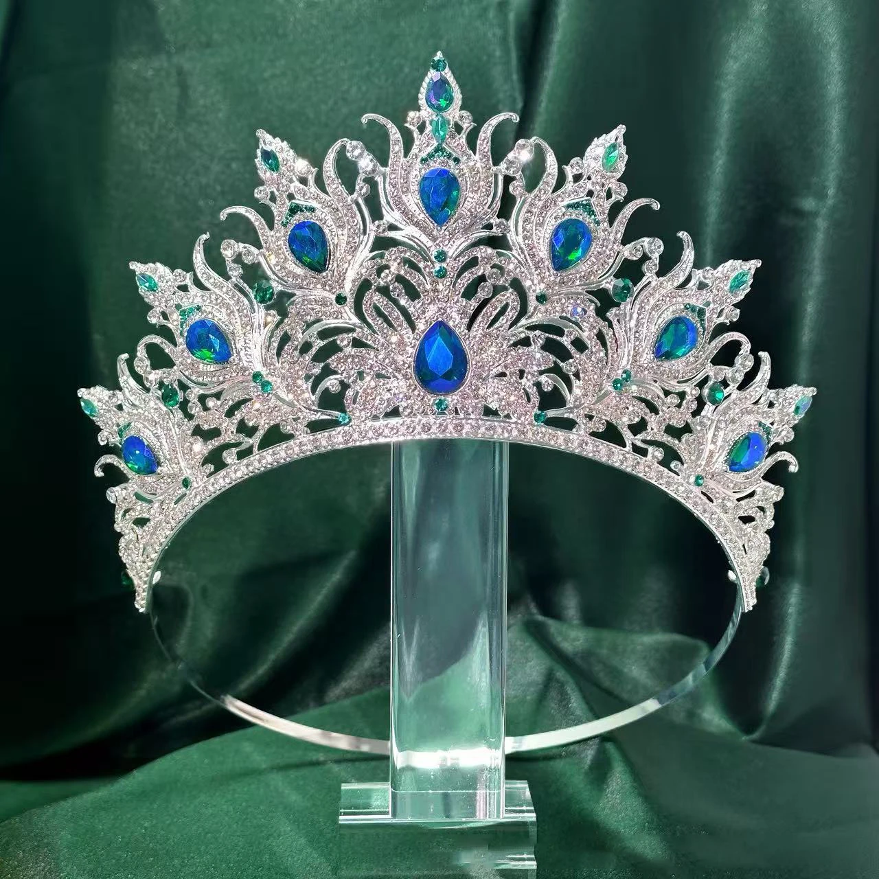 Luxury Blue Peacock Newest Baroque Hair Crown Rhinestone Sparkling Headpieces Queen Princess Miss World Tiara Accessories
Luxury Blue Peacock Newest Baroque Hair Crown Rhinestone Sparkling Headpieces Queen Princess Miss World Tiara Accessories
