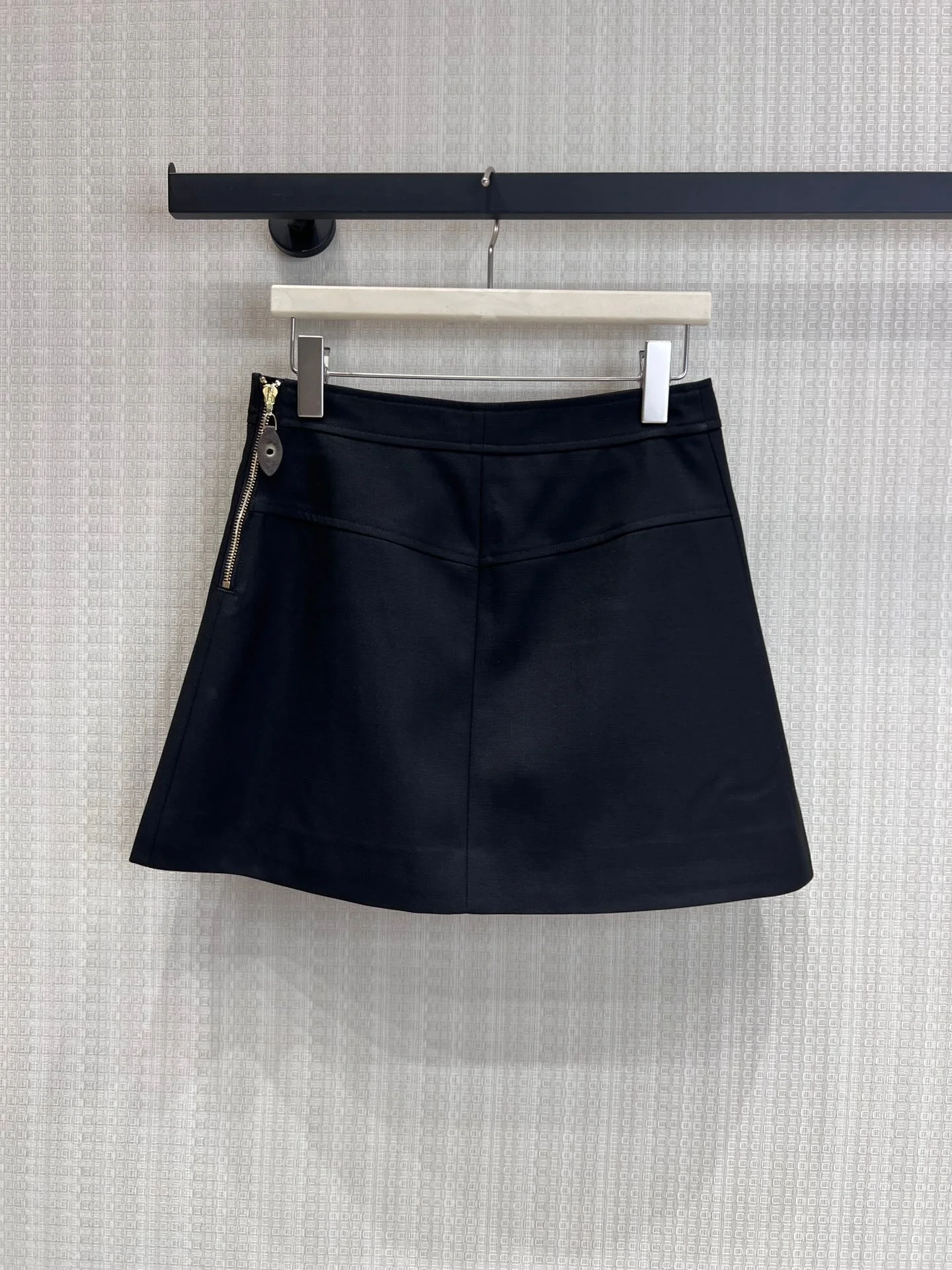 2026 Summer Women's Side Zipper A-Line Mini Skirt Topstitch Detail High Waist Skirt ZX090
2026 Summer Women's Side Zipper A-Line Mini Skirt Topstitch Detail High Waist Skirt ZX090