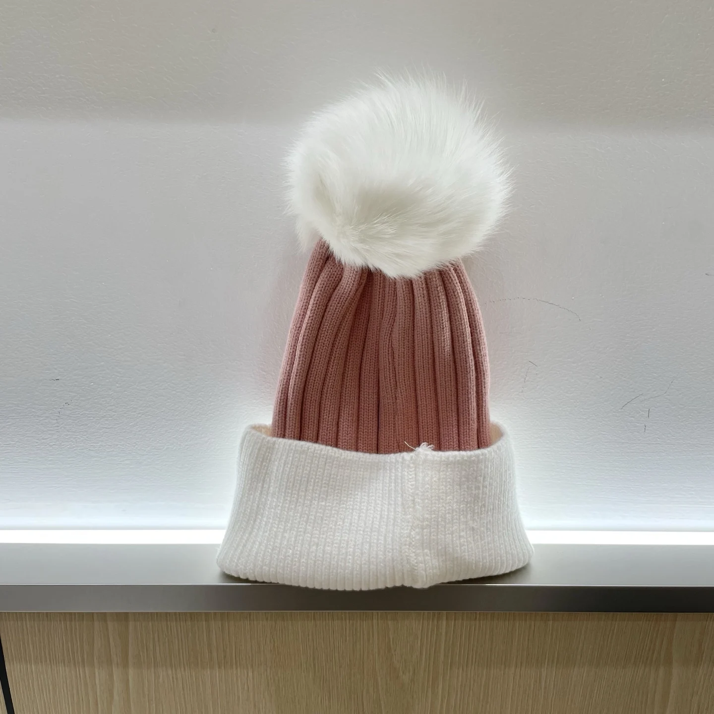 2025 Fashion Autumn and Winter New Women's Hat Fox Fur Ball Knitted Beanie Warm Knitted Hat
2025 Fashion Autumn and Winter New Women's Hat Fox Fur Ball Knitted Beanie Warm Knitted Hat