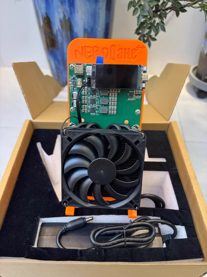 NerdHaxe-γ 7.2Th/s 125W Bitcoin Solo Miner
NerdHaxe-γ 7.2Th/s 125W Bitcoin Solo Miner