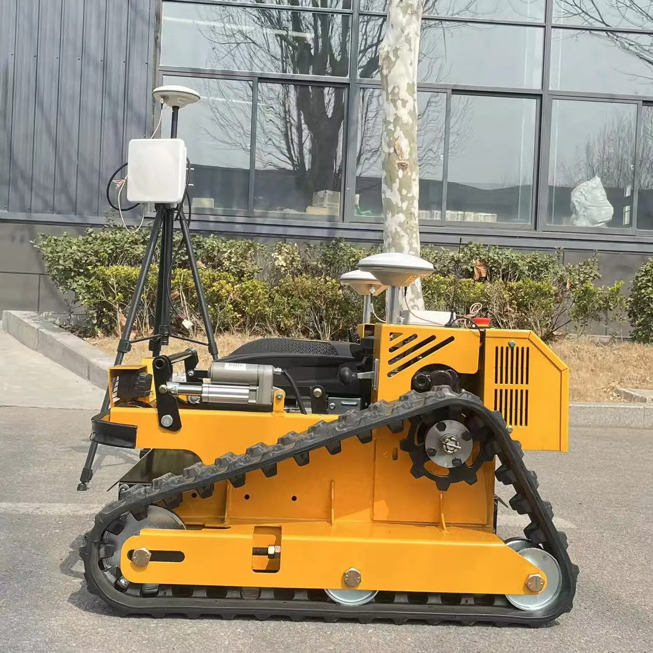Self-charging Smart GPS Intelligent Navigation lawn mower lift Brushless motor Self Propelled Customized deposit Adjustable lift
Self-charging Smart GPS Intelligent Navigation lawn mower lift Brushless motor Self Propelled Customized deposit Adjustable lift