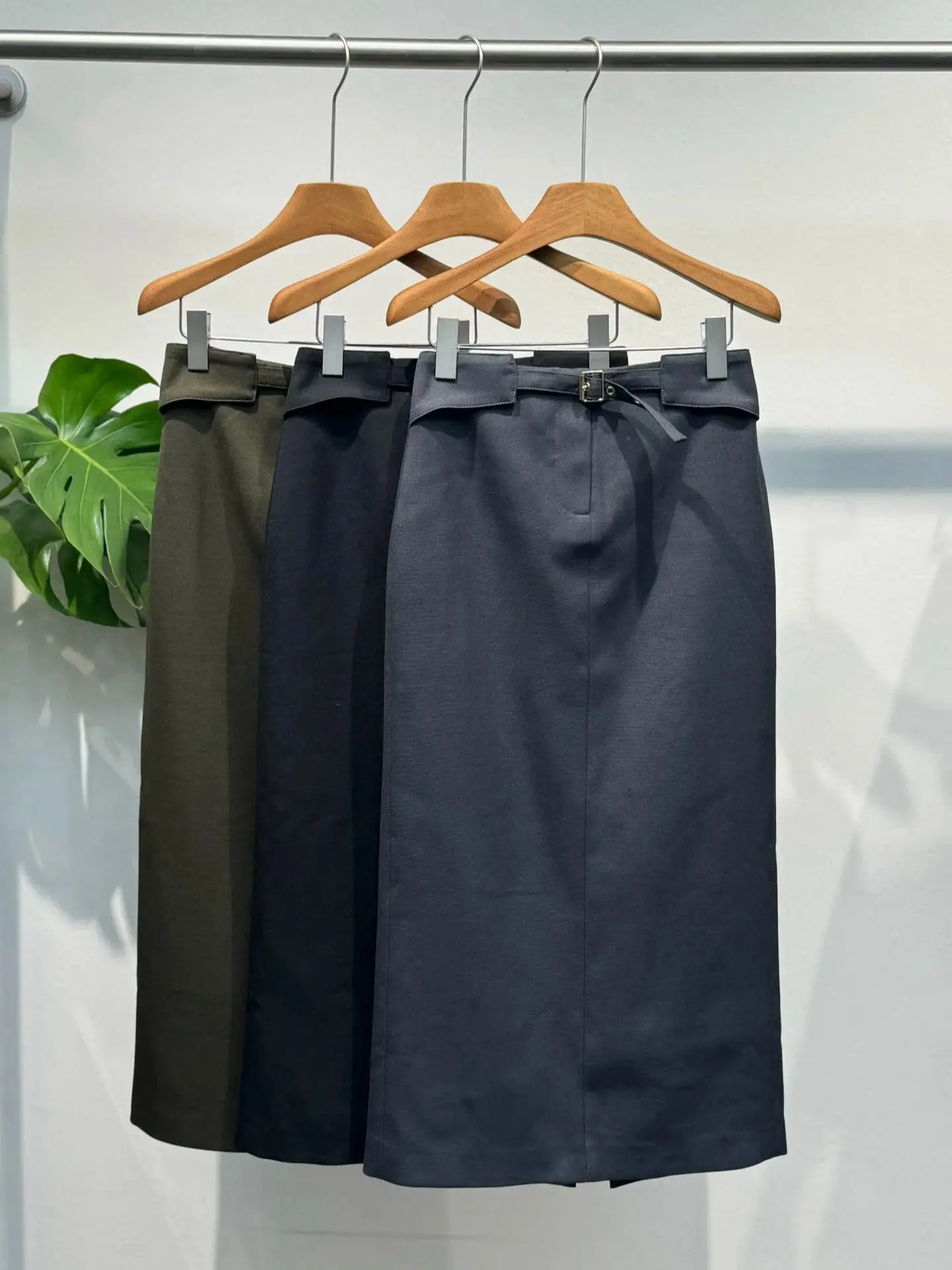 Elegant office lady style women's solid color belted straight skirt 
Elegant office lady style women's solid color belted straight skirt