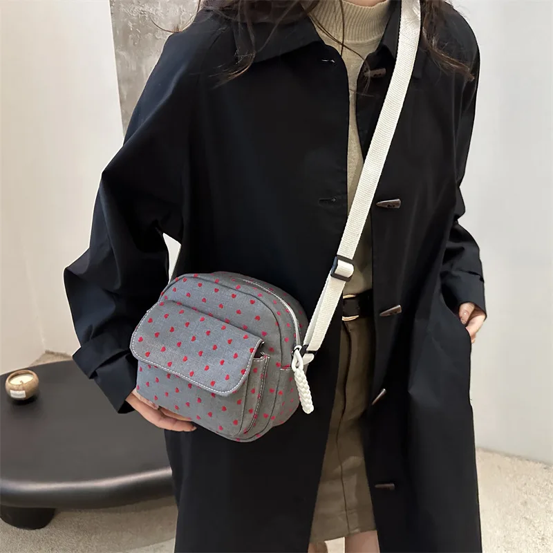 Women's Fashion Trend Korean Small Bag 2025 Printed Love New Style Shoulder Messenger Bag
Women's Fashion Trend Korean Small Bag 2025 Printed Love New Style Shoulder Messenger Bag