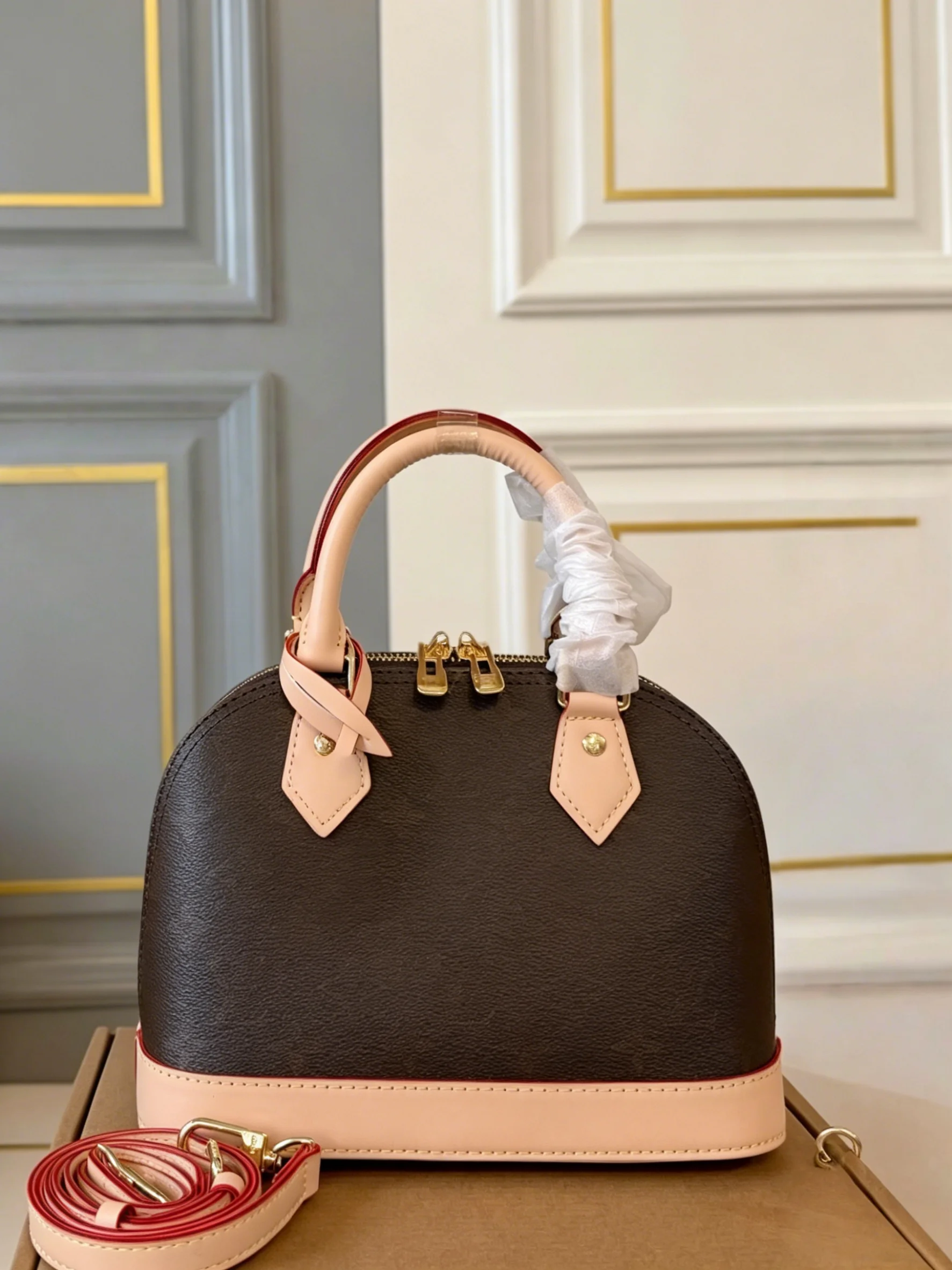 Women's Handbag Casual Dome Crossbody Bag With Detachable Strap Everyday Wear Shoulder Bag Size:23*18cm
Women's Handbag Casual Dome Crossbody Bag With Detachable Strap Everyday Wear Shoulder Bag Size:23*18cm