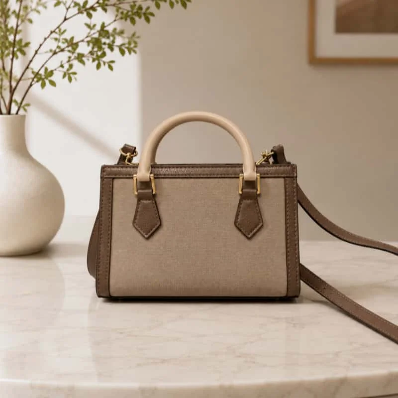 58-2026 New Classic Luxury Shoulder/Handbag (See Details Below); Dimensions: 25 x 14 cm
58-2026 New Classic Luxury Shoulder/Handbag (See Details Below); Dimensions: 25 x 14 cm