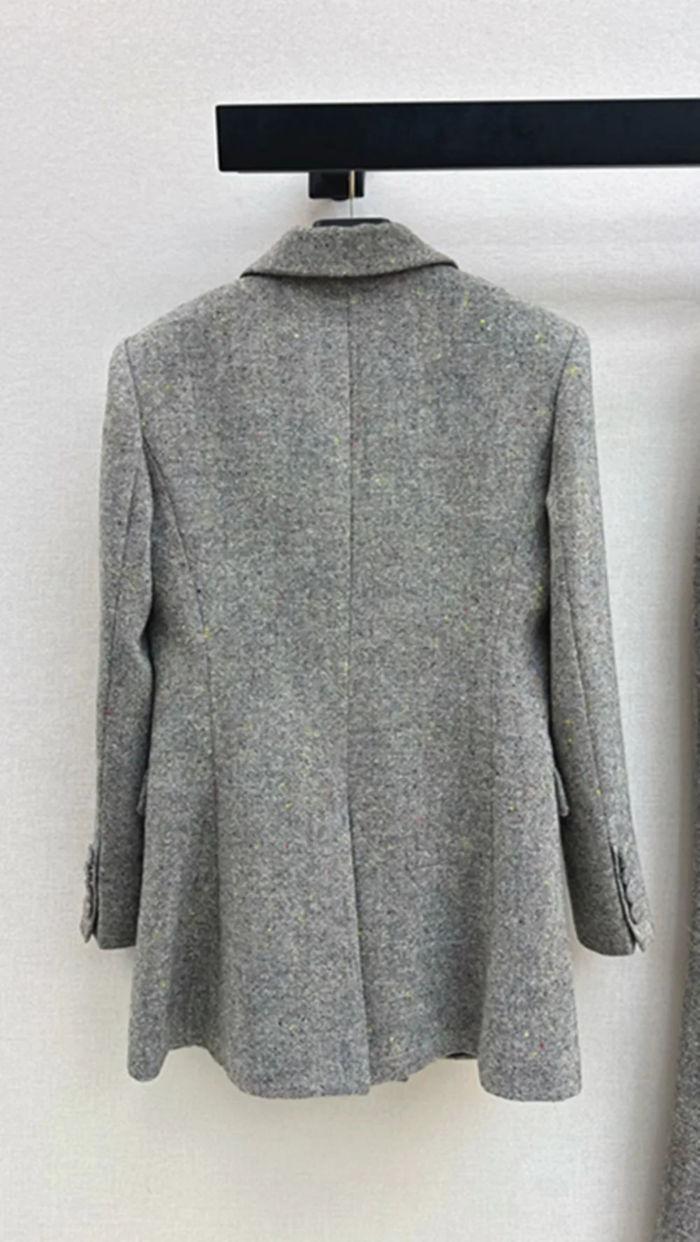 Women's latest high-end fashionable and handsome double breasted wool suit jacket for autumn and winter
Women's latest high-end fashionable and handsome double breasted wool suit jacket for autumn and winter