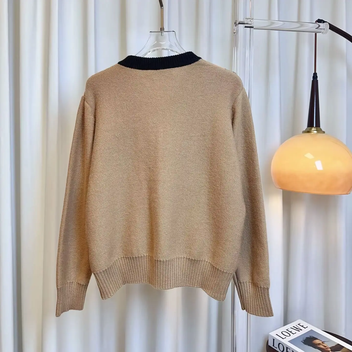 2025 New Style V-Neck Wool Top - Custom-made and knitted wool fabric
2025 New Style V-Neck Wool Top - Custom-made and knitted wool fabric