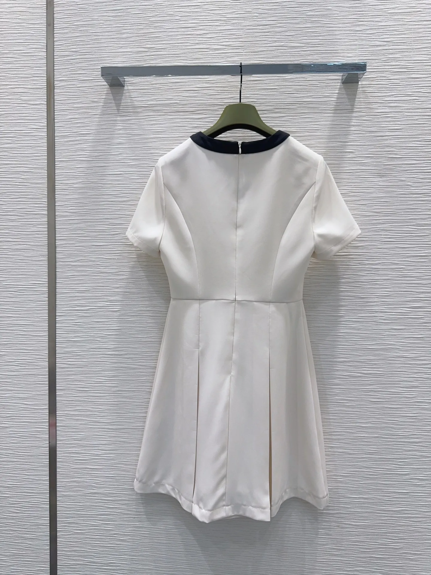 2026 Summer Women's Contrast Collar Waist-Cinching Short Sleeve Dress Pleated Slim Fit A-Line Mini Dress ZX88101
2026 Summer Women's Contrast Collar Waist-Cinching Short Sleeve Dress Pleated Slim Fit A-Line Mini Dress ZX88101
