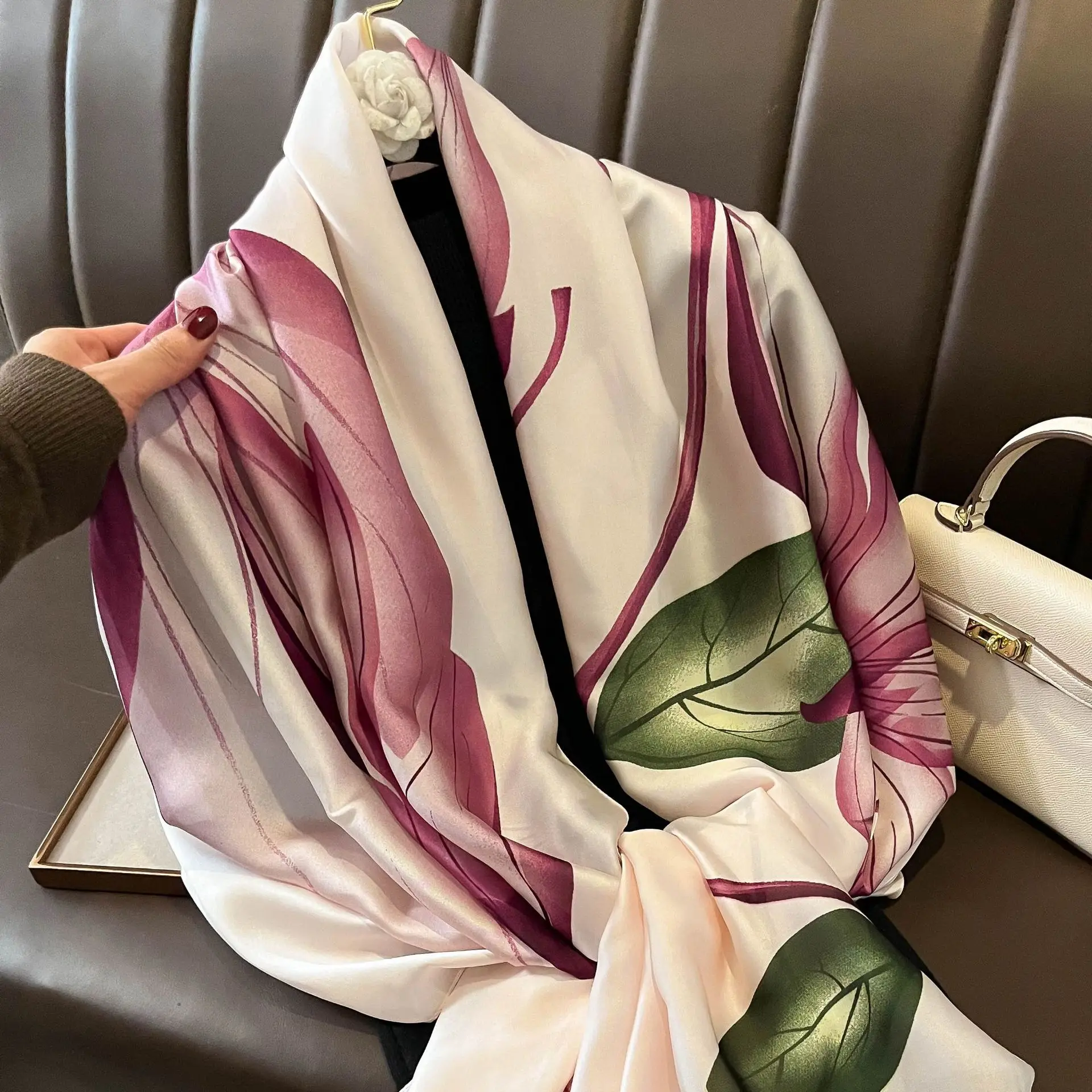 Fashion Print Large Shawl Wraps Silk Scarf Women Luxury Brand Satin Headband Hijab Bandana Turban Foulard Summer Beach Stoles
Fashion Print Large Shawl Wraps Silk Scarf Women Luxury Brand Satin Headband Hijab Bandana Turban Foulard Summer Beach Stoles