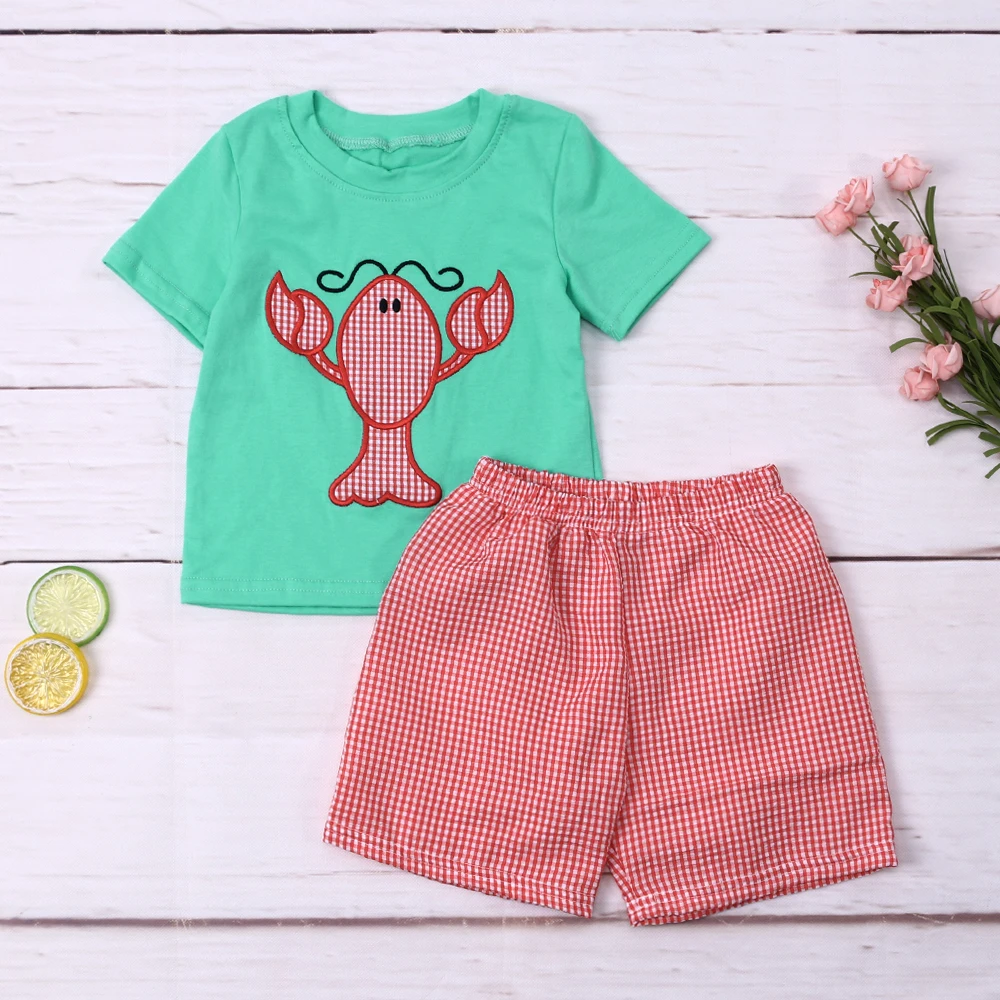 2024 Baby New Cotton Short Sleeved Green T-shirt Set Neck Lobster Embroidery Boy Top Clothes And Red Lattice Shorts Suit
2024 Baby New Cotton Short Sleeved Green T-shirt Set Neck Lobster Embroidery Boy Top Clothes And Red Lattice Shorts Suit