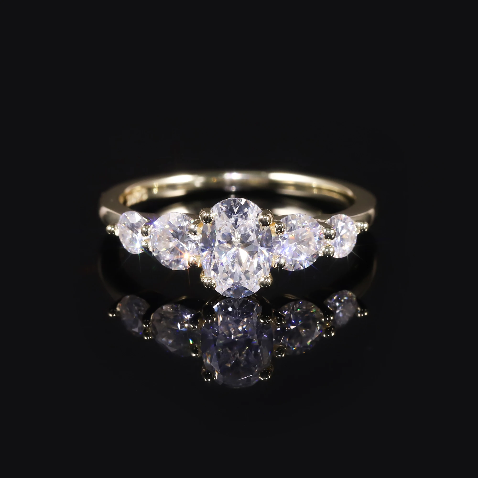 GEM'S BALLET 1,0 карата 5x7 мм овальное обручальное кольцо с муассанитом и пятью камнями из стерлингового серебра 18 карат с позолотой
GEM'S BALLET 1,0 карата 5x7 мм овальное обручальное кольцо с муассанитом и пятью камнями из стерлингового серебра 18 карат с позолотой