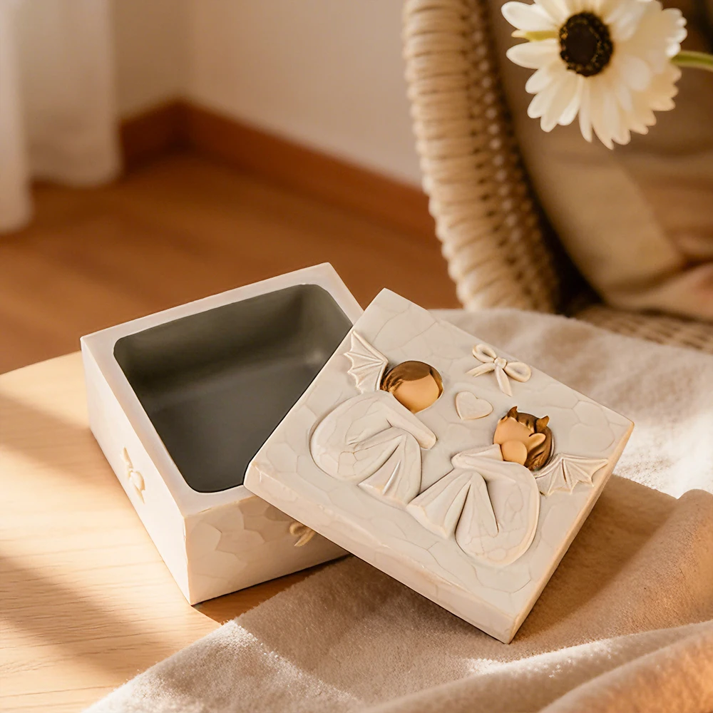 Винтажная шкатулка для хранения украшений | Фигурки ангелов и демонов, расписанные вручную, сувенирная шкатулка для женщин, из смолы, с энкаустическим декором, в классическом стиле
Винтажная шкатулка для хранения украшений | Фигурки ангелов и демонов, расписанные вручную, сувенирная шкатулка для женщин, из смолы, с энкаустическим декором, в классическом стиле