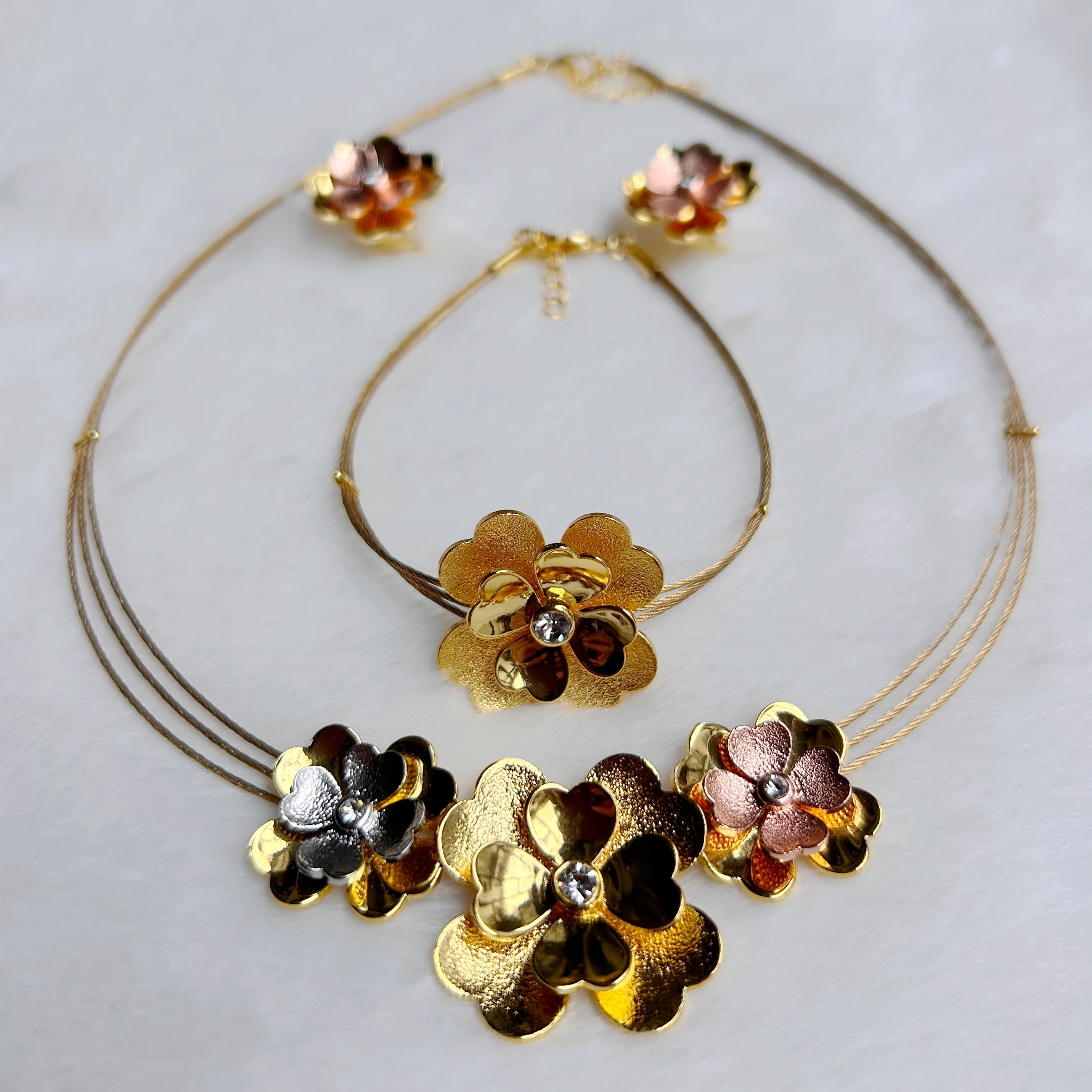New African Fashion Bold Flower Gold Plated Jewelry Set Anti-Allerg Bridal Necklace Earrings Bracelet Party Accessories
New African Fashion Bold Flower Gold Plated Jewelry Set Anti-Allerg Bridal Necklace Earrings Bracelet Party Accessories