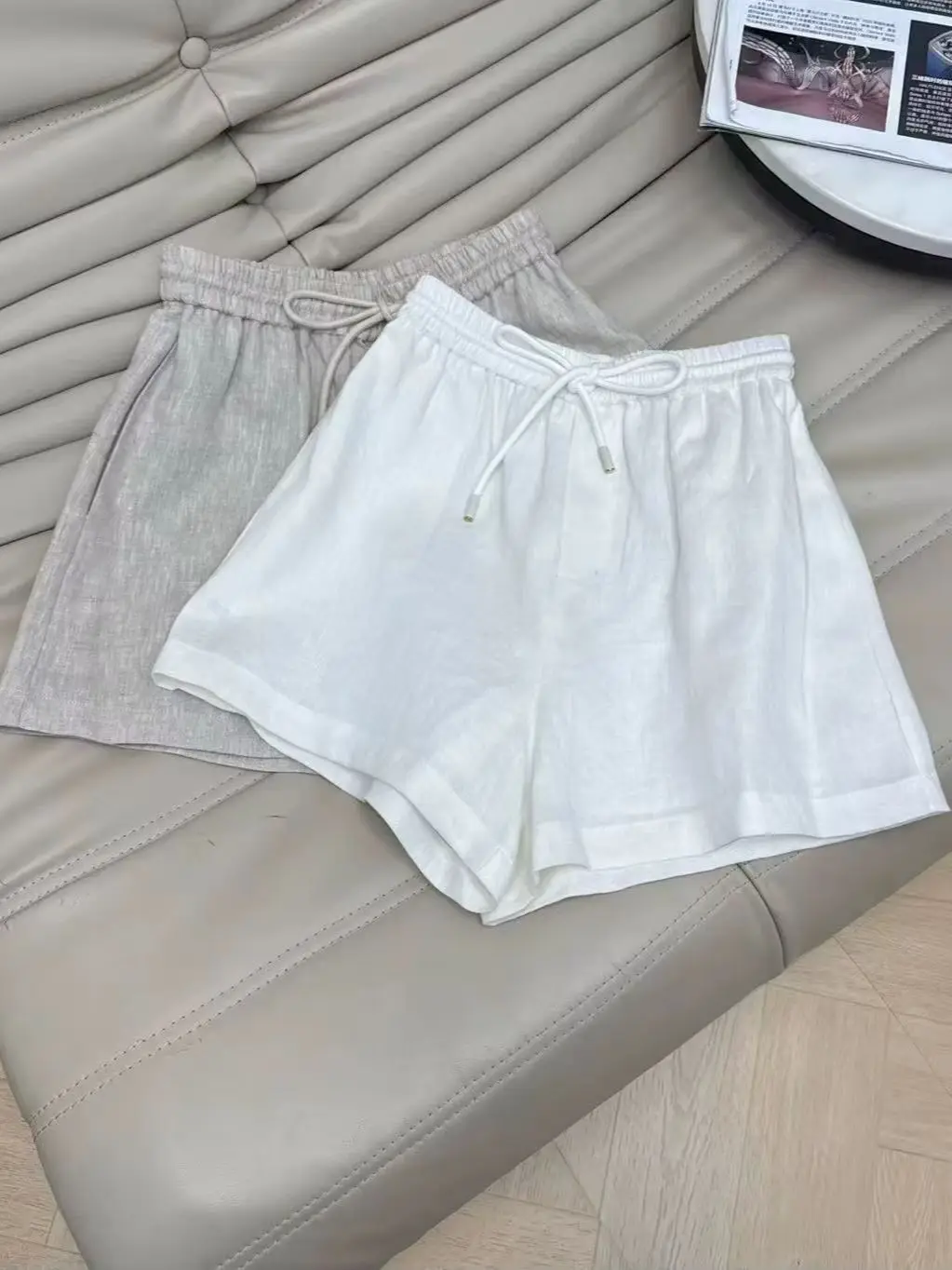 Lightweight and breathable versatile high-waist drawstring linen shorts
Lightweight and breathable versatile high-waist drawstring linen shorts