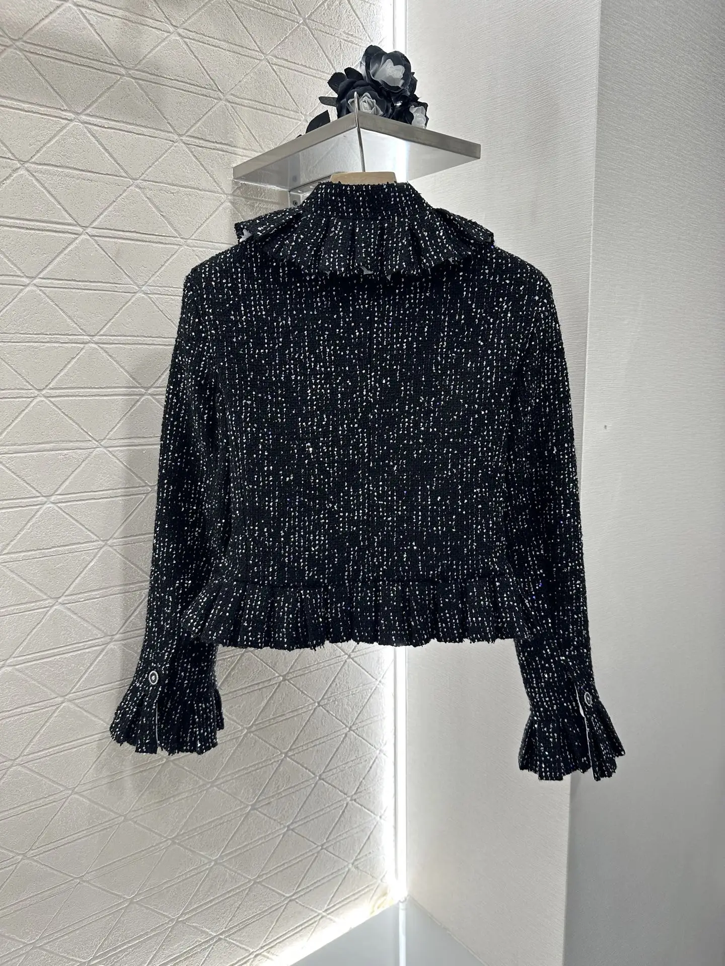Autumn New Exquisite High-grade Elegant Ruffle Decoration Button Decoration Casual Coat
Autumn New Exquisite High-grade Elegant Ruffle Decoration Button Decoration Casual Coat