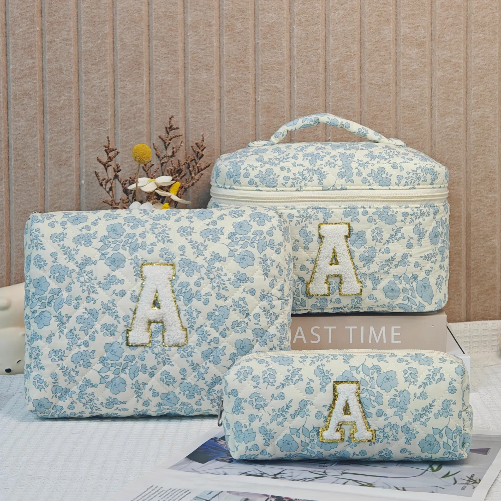 White Blue Letter Makeup Bag Set Travel Portable Multi-Functional Storage Bag Large Capacity Lightweight Storage Cosmetic Bag
White Blue Letter Makeup Bag Set Travel Portable Multi-Functional Storage Bag Large Capacity Lightweight Storage Cosmetic Bag