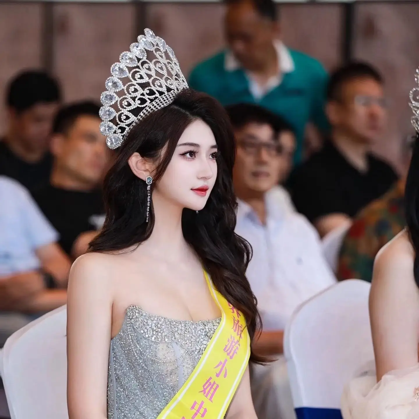 Exaggerated Luxury Large Hair Crown Accessories Miss Wolrd Competition Runway Bridal Beauty Pageant Tiaras Jewelries
Exaggerated Luxury Large Hair Crown Accessories Miss Wolrd Competition Runway Bridal Beauty Pageant Tiaras Jewelries