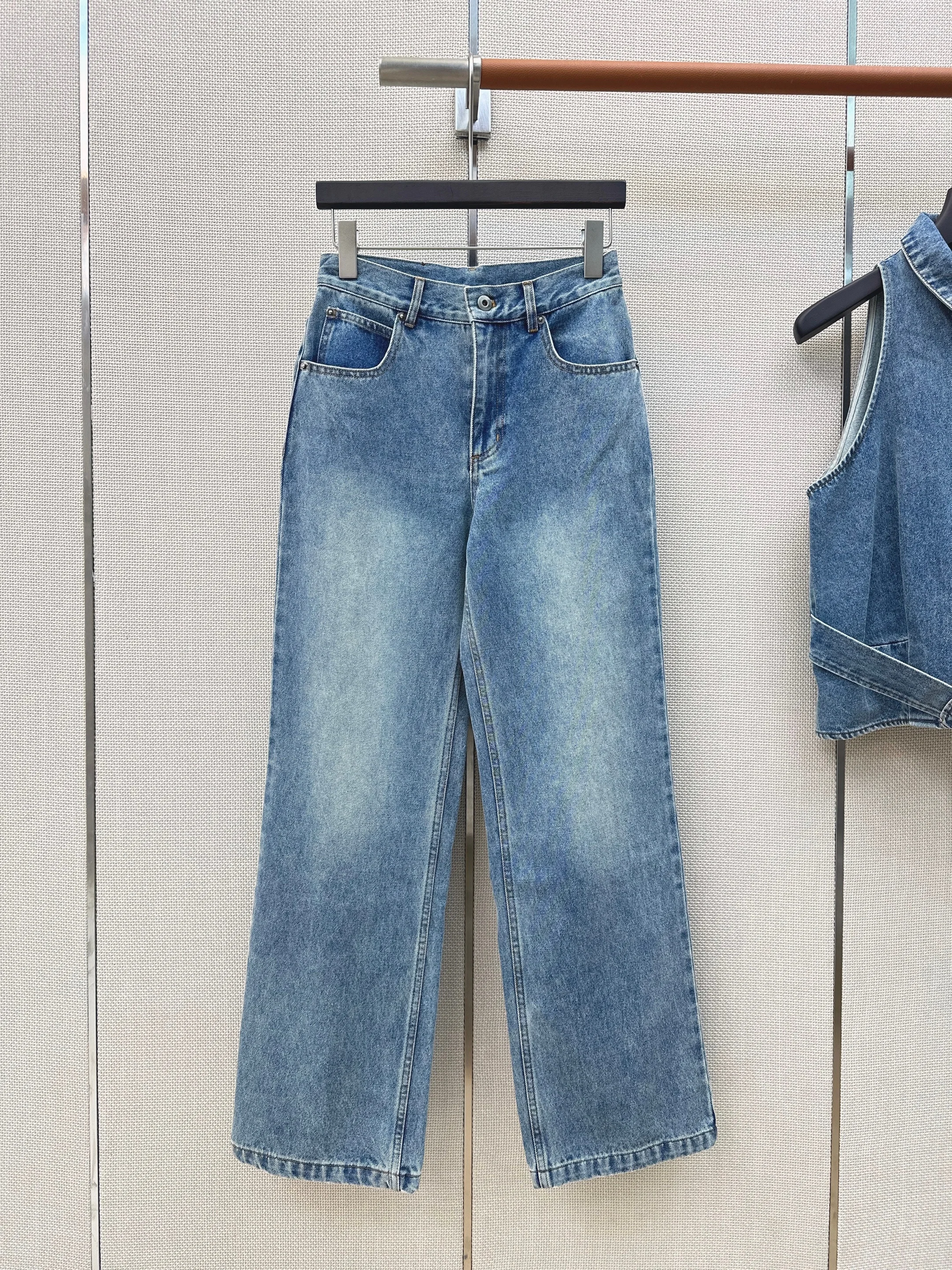 2026 Summer Women's Vintage Washed High Waist Wide Leg Jeans Straight Fit Drapey Denim Pants ZX093
2026 Summer Women's Vintage Washed High Waist Wide Leg Jeans Straight Fit Drapey Denim Pants ZX093