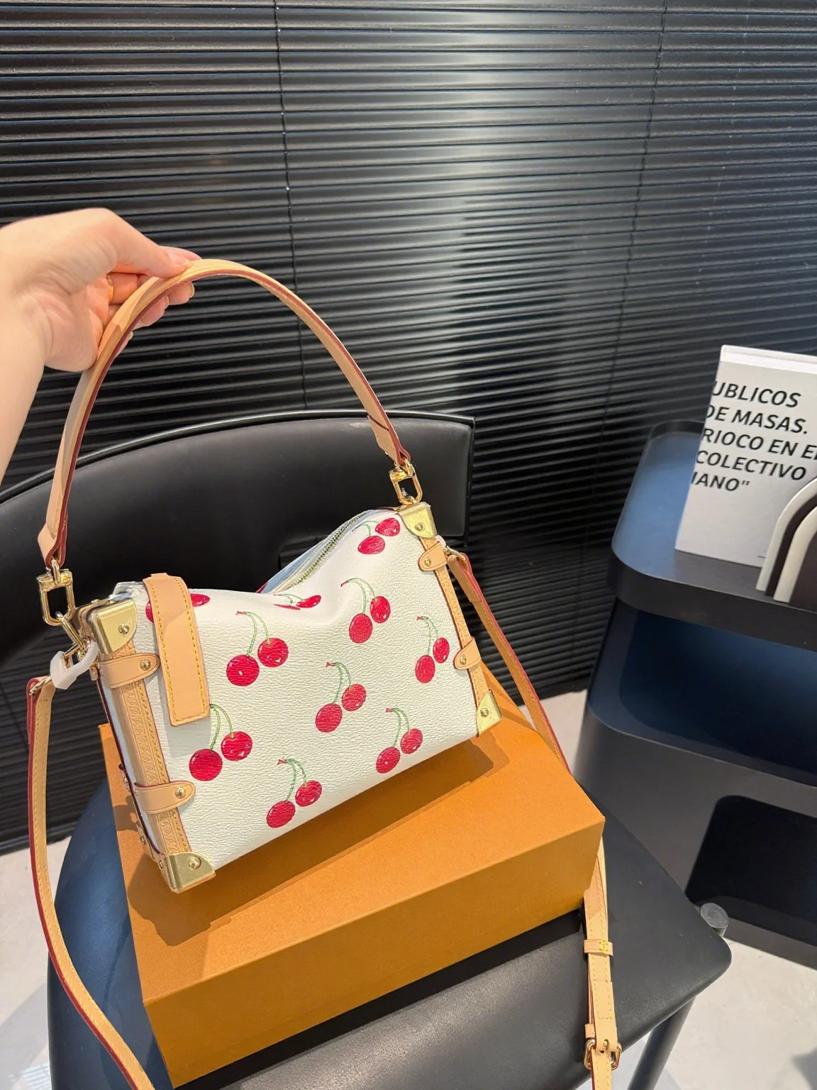 2025 Winter and Autumn High Quality All-match Classic and Fashionable Zipper and Bow Cherry Bag ZXM016 
2025 Winter and Autumn High Quality All-match Classic and Fashionable Zipper and Bow Cherry Bag ZXM016