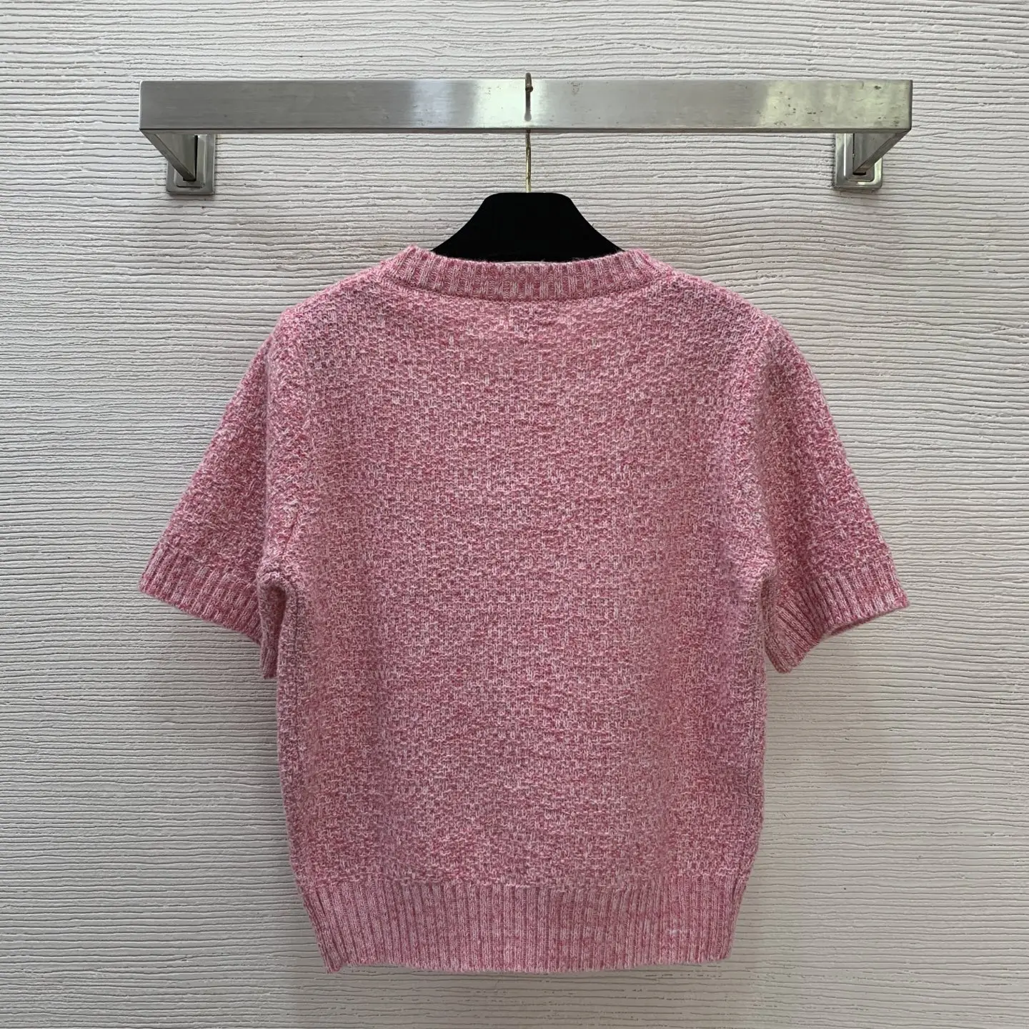 Women's new wool flap design letter logo round neck pullover short sleeved knitted pullover top
Women's new wool flap design letter logo round neck pullover short sleeved knitted pullover top