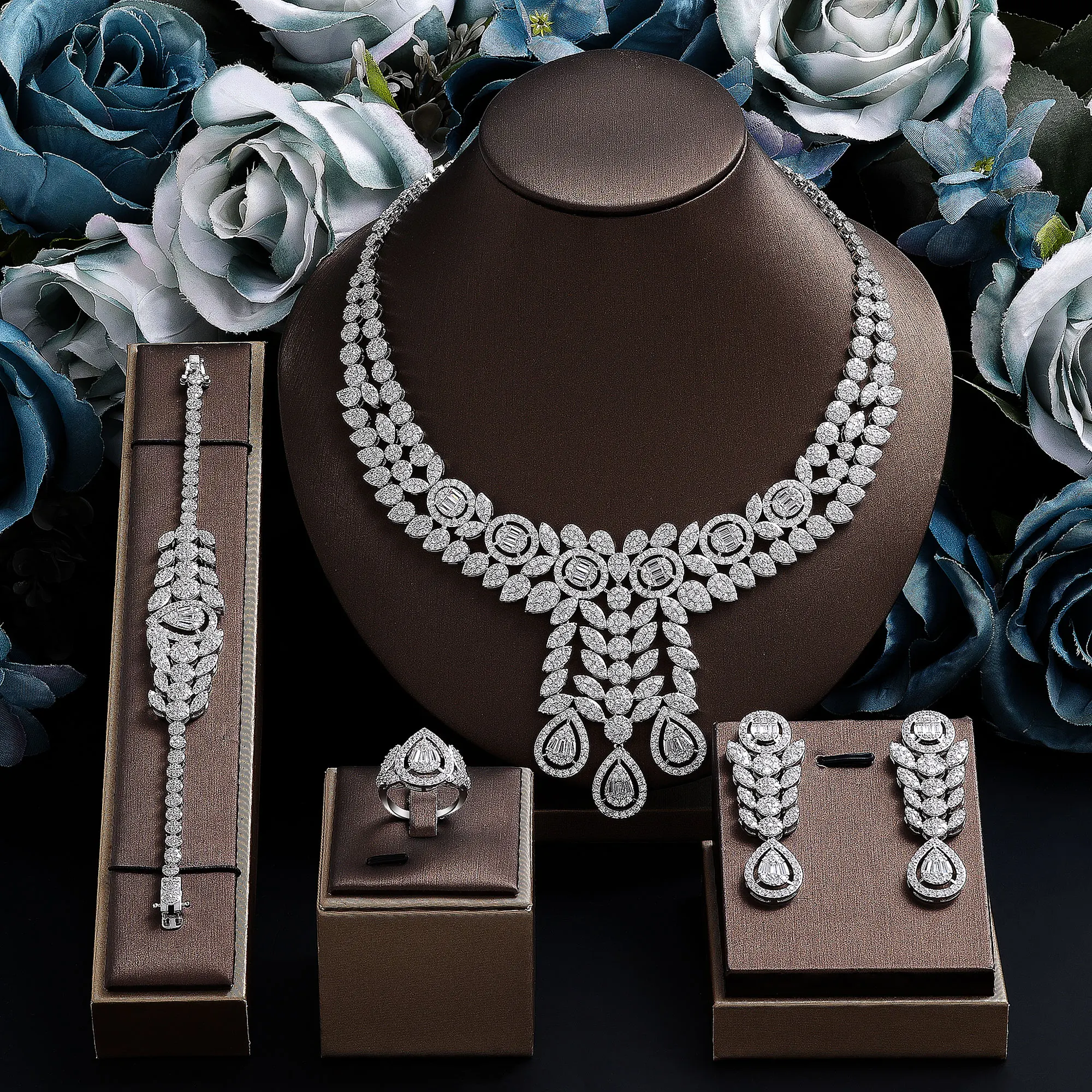 2024 New Fashion 4 Piece Luxury Bridal Large Wedding Decoration Necklace Earrings Set
2024 New Fashion 4 Piece Luxury Bridal Large Wedding Decoration Necklace Earrings Set